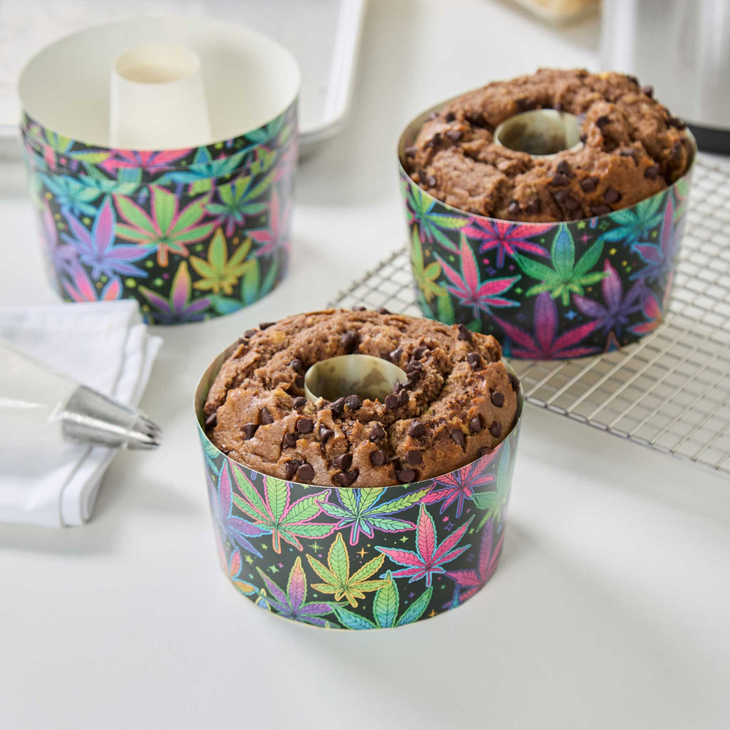Panificio 22 oz Paper Angel Food Tube Pan - Trippy Leaf Print, Greaseproof - 4 1/2" x 4 1/2" x 2 3/4" - 900 count box