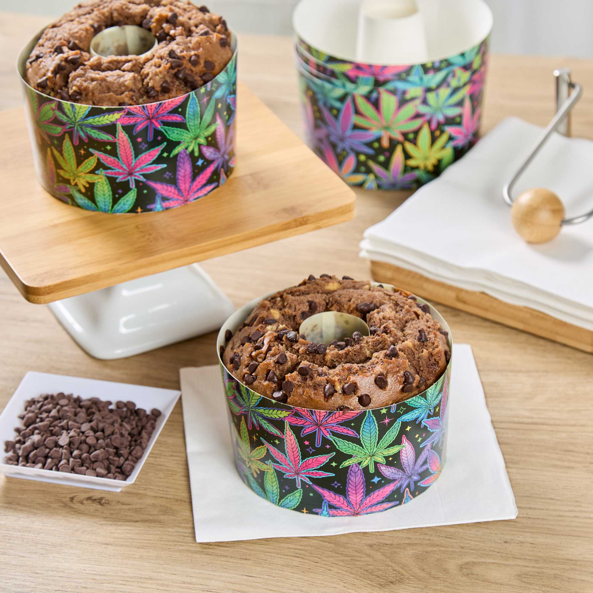 Panificio 22 oz Paper Angel Food Tube Pan - Trippy Leaf Print, Greaseproof - 4 1/2" x 4 1/2" x 2 3/4" - 900 count box