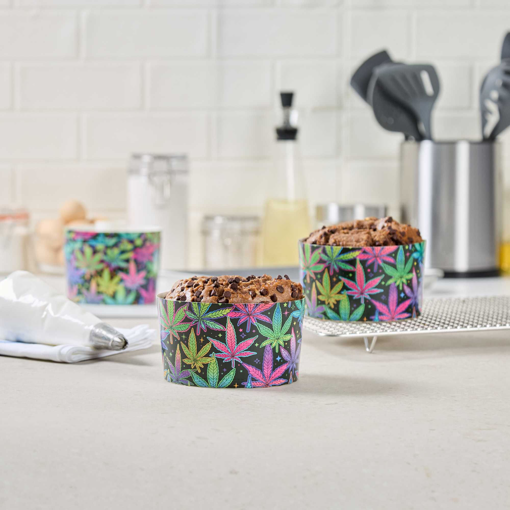 Panificio 22 oz Paper Angel Food Tube Pan - Trippy Leaf Print, Greaseproof - 4 1/2" x 4 1/2" x 2 3/4" - 900 count box