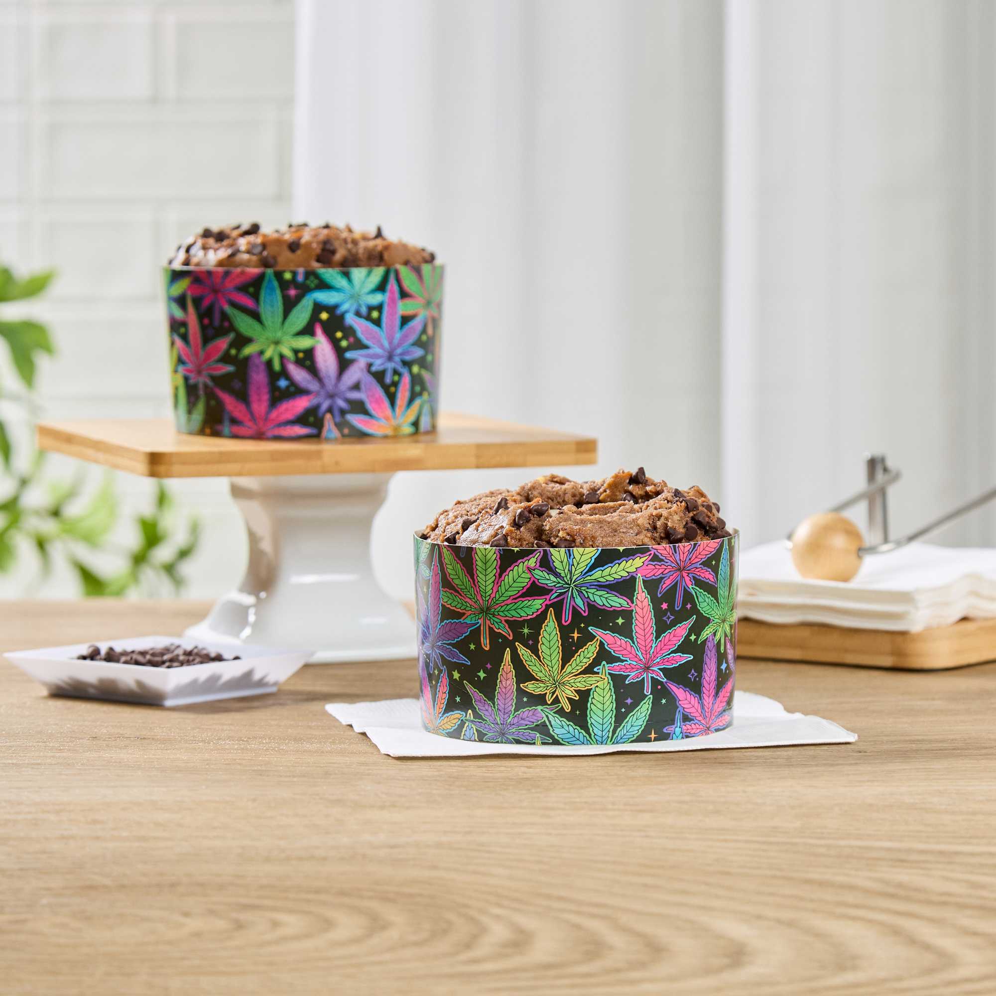 Panificio 22 oz Paper Angel Food Tube Pan - Trippy Leaf Print, Greaseproof - 4 1/2" x 4 1/2" x 2 3/4" - 900 count box
