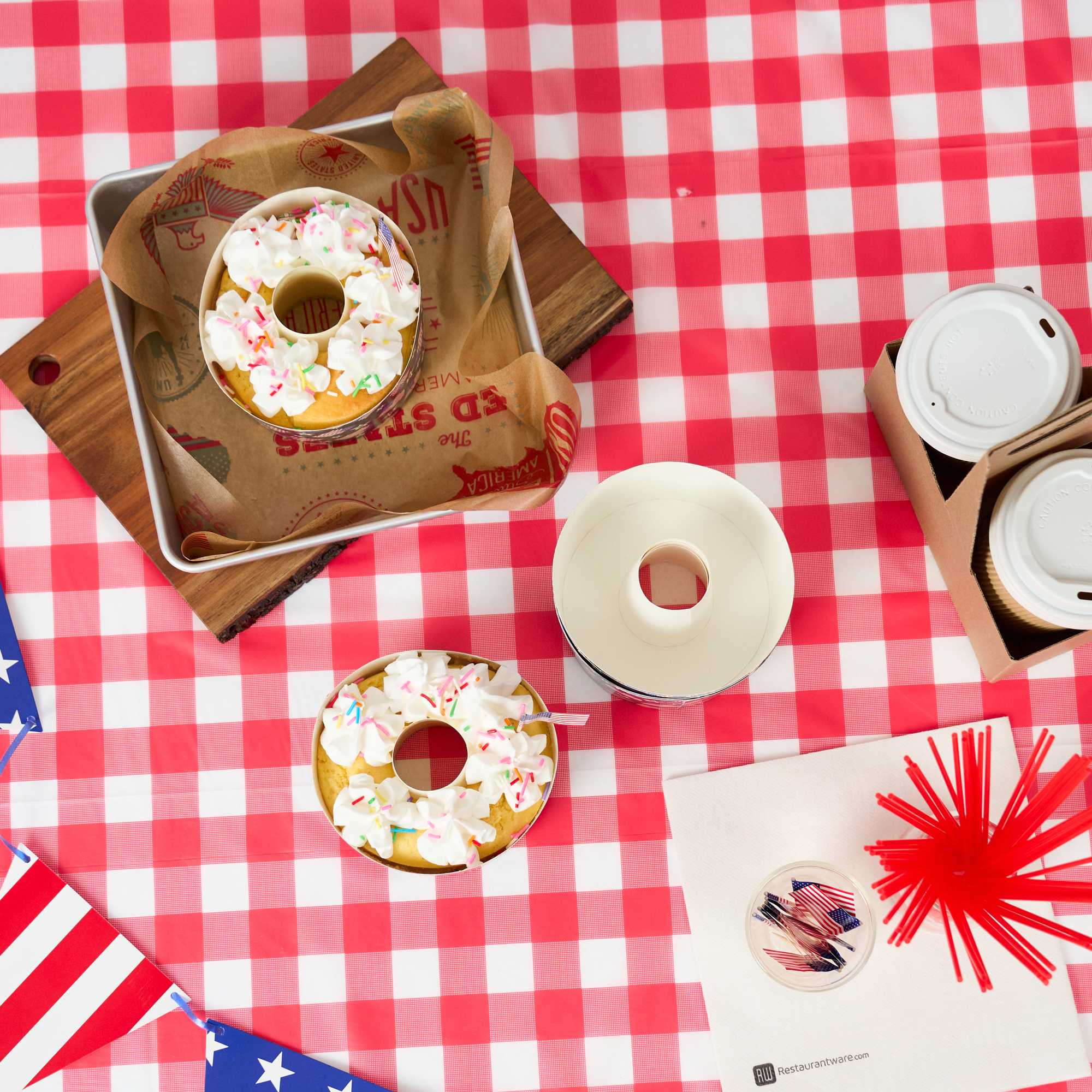 Panificio 22 oz Paper Angel Food Tube Pan - American Flag, Greaseproof - 4 1/2" x 4 1/2" x 2 3/4" - 100 count box