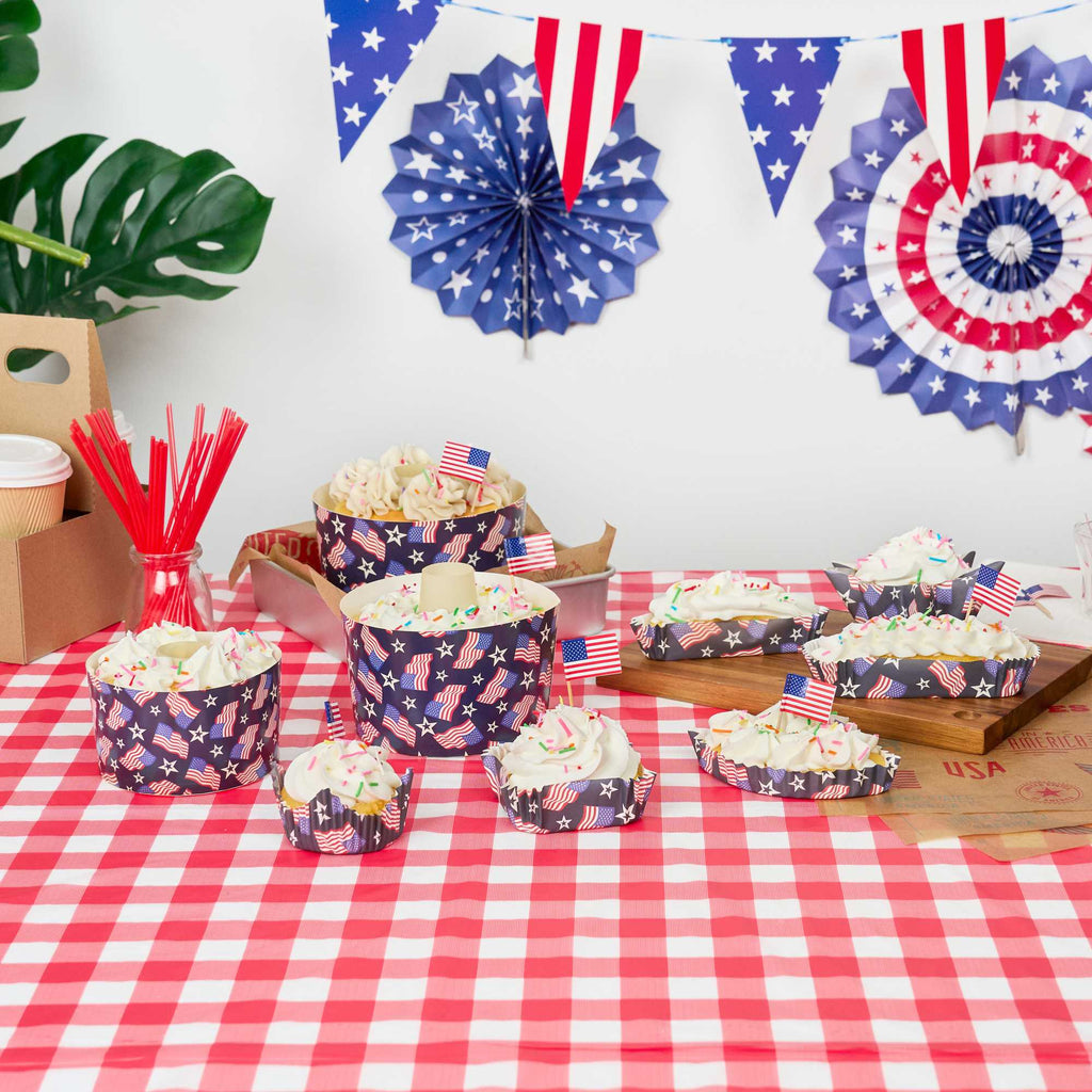 Panificio 22 oz Paper Angel Food Tube Pan - American Flag, Greaseproof - 4 1/2" x 4 1/2" x 2 3/4" - 100 count box