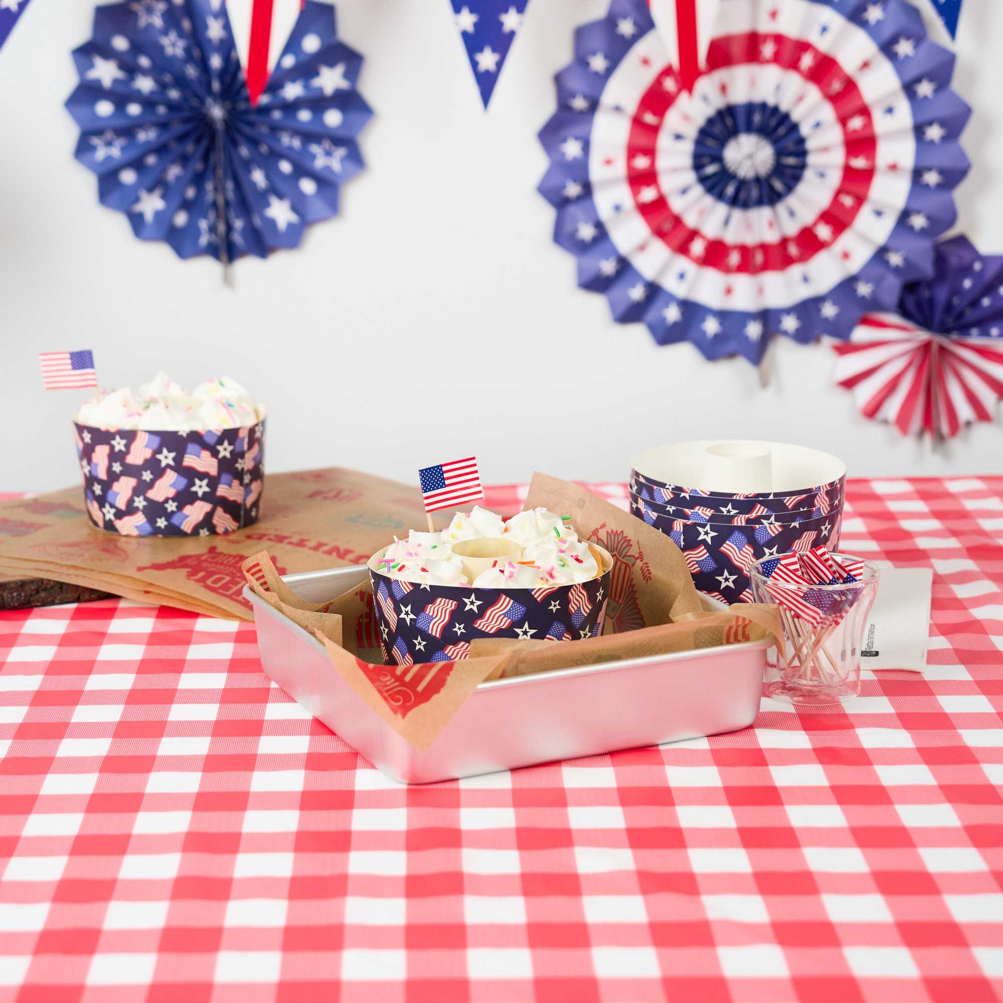 Panificio 22 oz Paper Angel Food Tube Pan - American Flag, Greaseproof - 4 1/2" x 4 1/2" x 2 3/4" - 100 count box