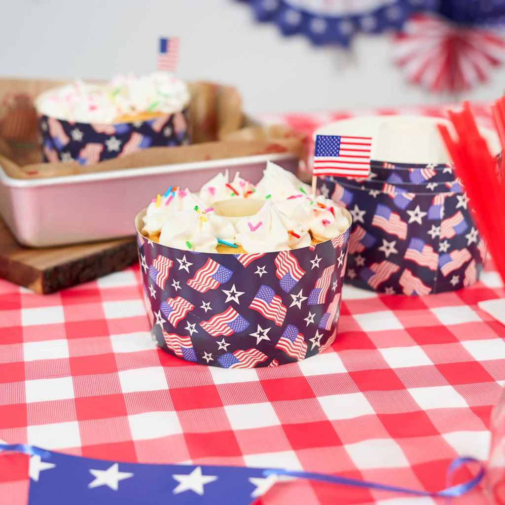 Panificio 22 oz Paper Angel Food Tube Pan - American Flag, Greaseproof - 4 1/2" x 4 1/2" x 2 3/4" - 900 count box