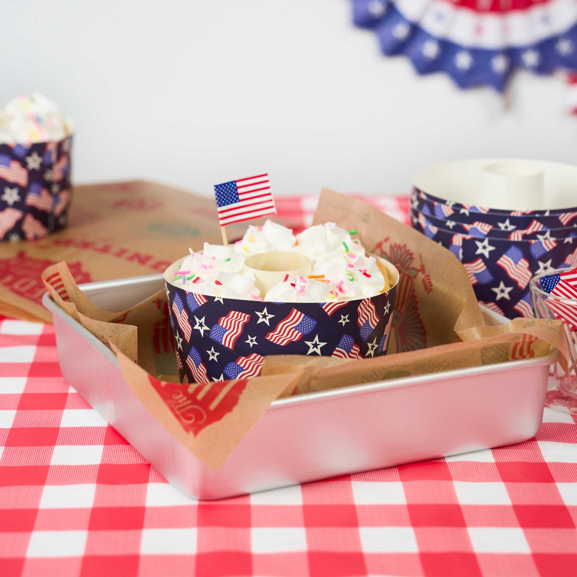 Panificio 22 oz Paper Angel Food Tube Pan - American Flag, Greaseproof - 4 1/2" x 4 1/2" x 2 3/4" - 900 count box