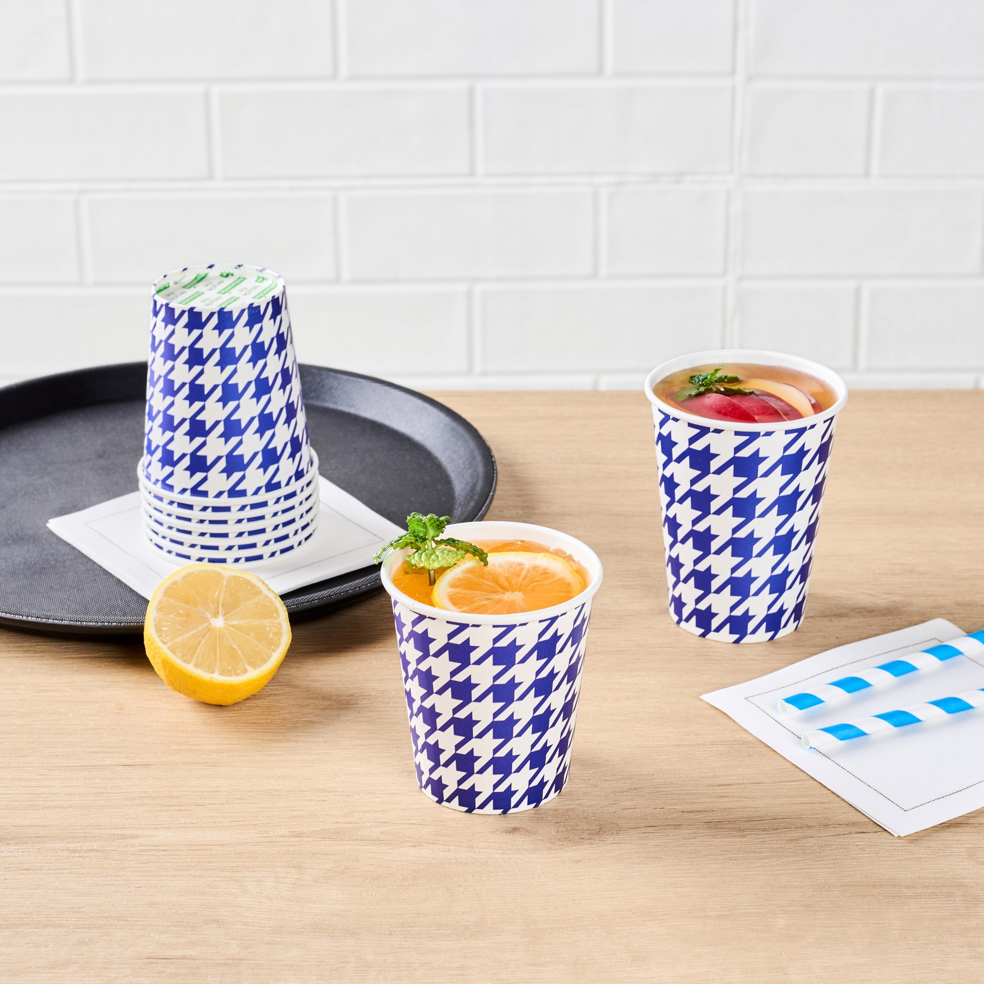 Chef 101 7 oz Round Blue Houndstooth Paper Cold Cup - 2 3/4" x 2 3/4" x 3" - 25 count box