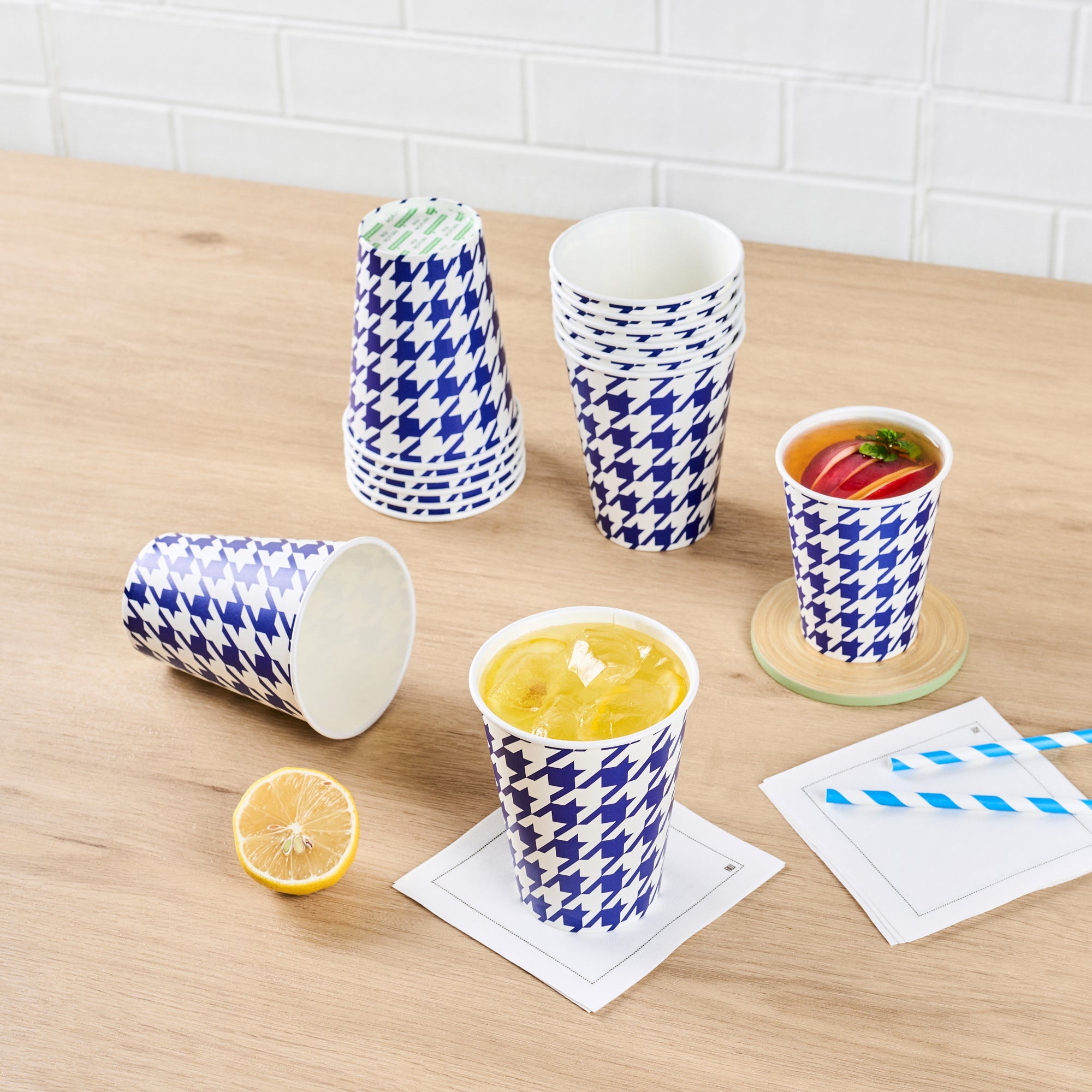 Chef 101 12 oz Round Blue Houndstooth Paper Cold Cup - 3 1/2" x 3 1/2" x 4 1/4" - 25 count box