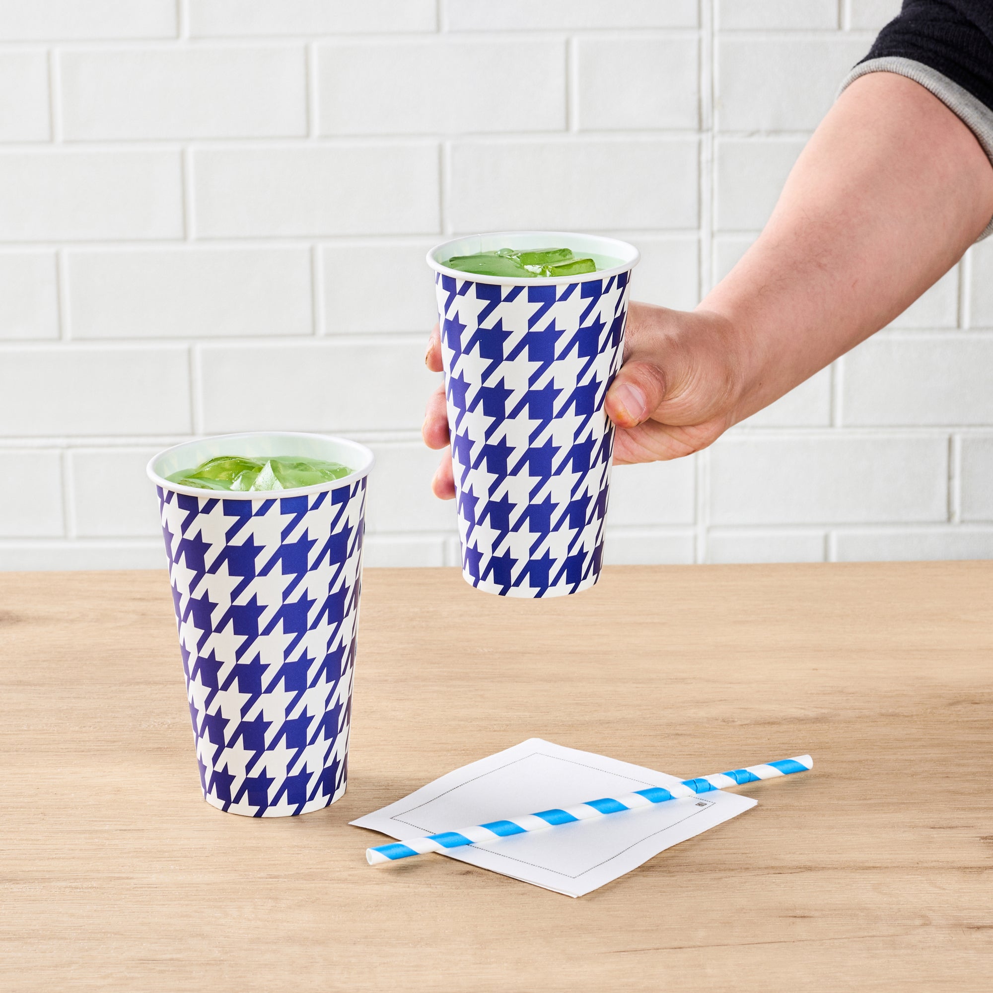 Chef 101 16 oz Round Blue Houndstooth Paper Cold Cup - 3 1/2" x 3 1/2" x 5 1/2" - 25 count box