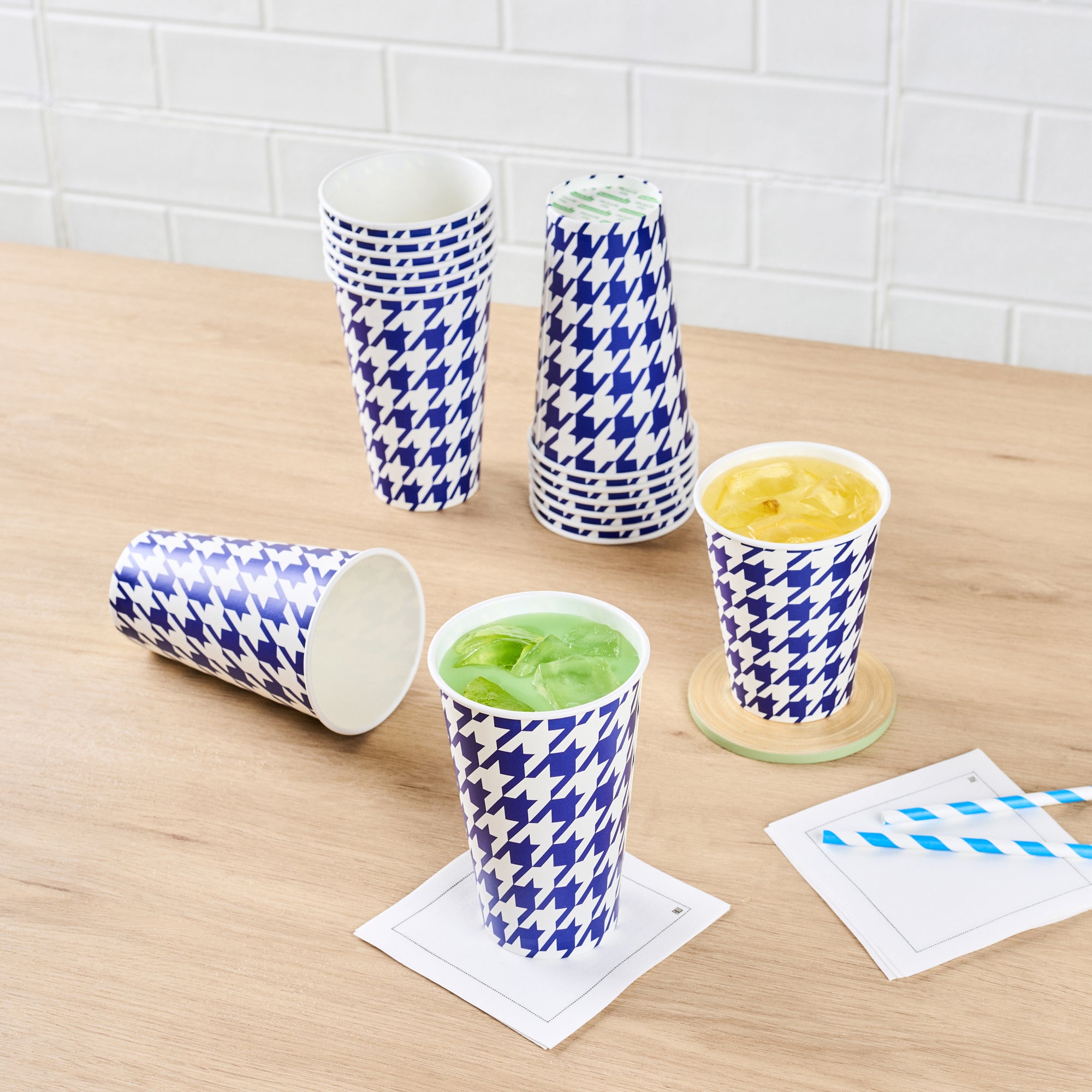Chef 101 16 oz Round Blue Houndstooth Paper Cold Cup - 3 1/2" x 3 1/2" x 5 1/2" - 25 count box