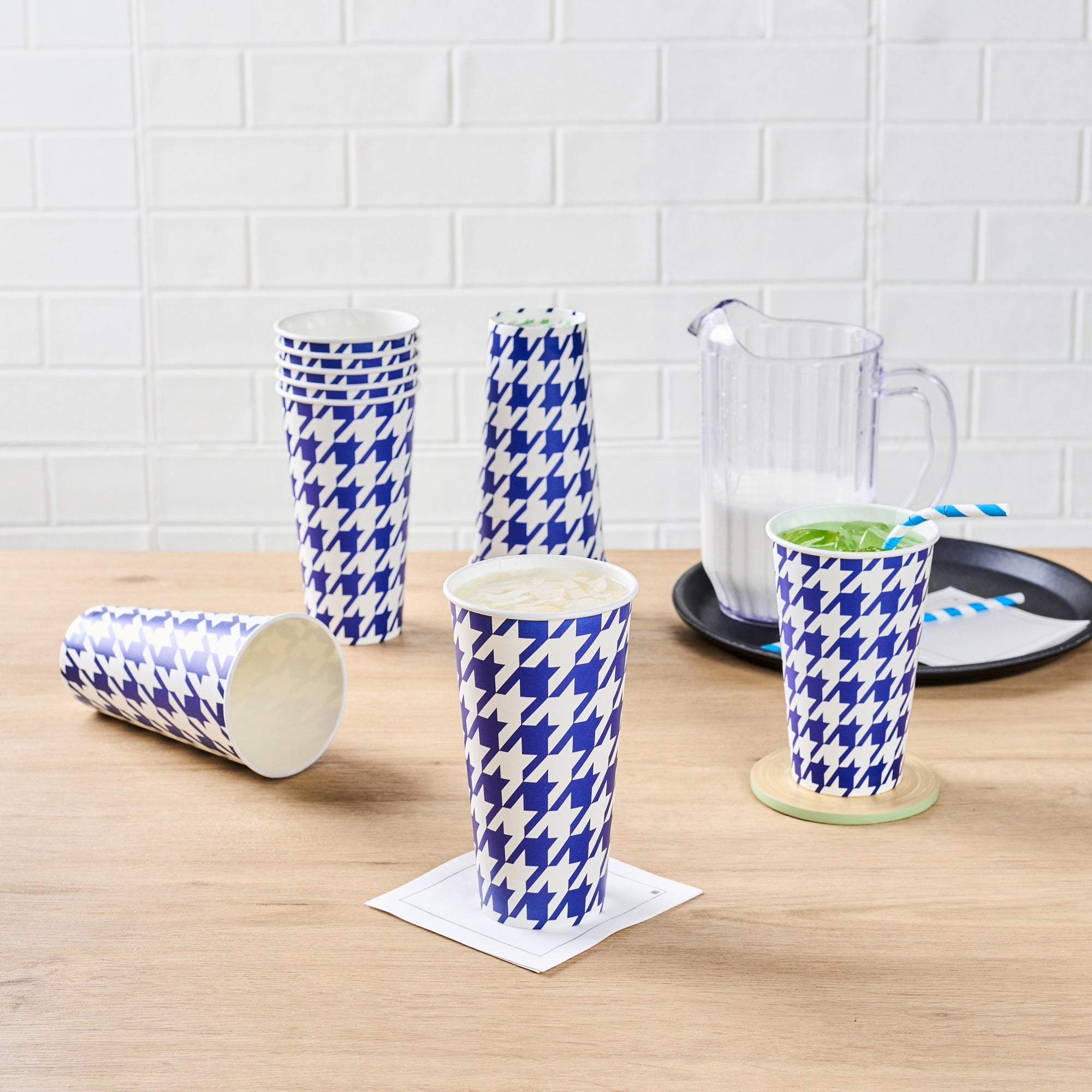 Chef 101 20 oz Round Blue Houndstooth Paper Cold Cup - 3 1/2" x 3 1/2" x 6 1/4" - 500 count box
