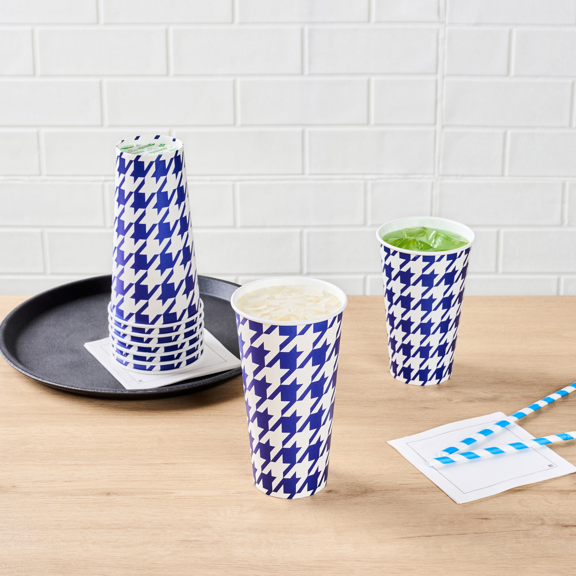 Chef 101 20 oz Round Blue Houndstooth Paper Cold Cup - 3 1/2" x 3 1/2" x 6 1/4" - 500 count box