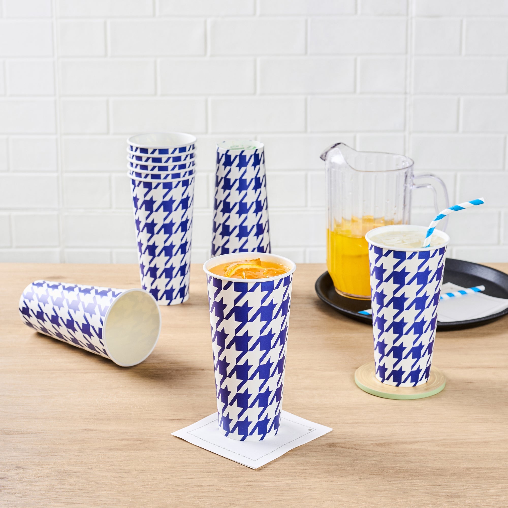 Chef 101 22 oz Round Blue Houndstooth Paper Cold Cup - 3 1/2" x 3 1/2" x 6 3/4" - 500 count box
