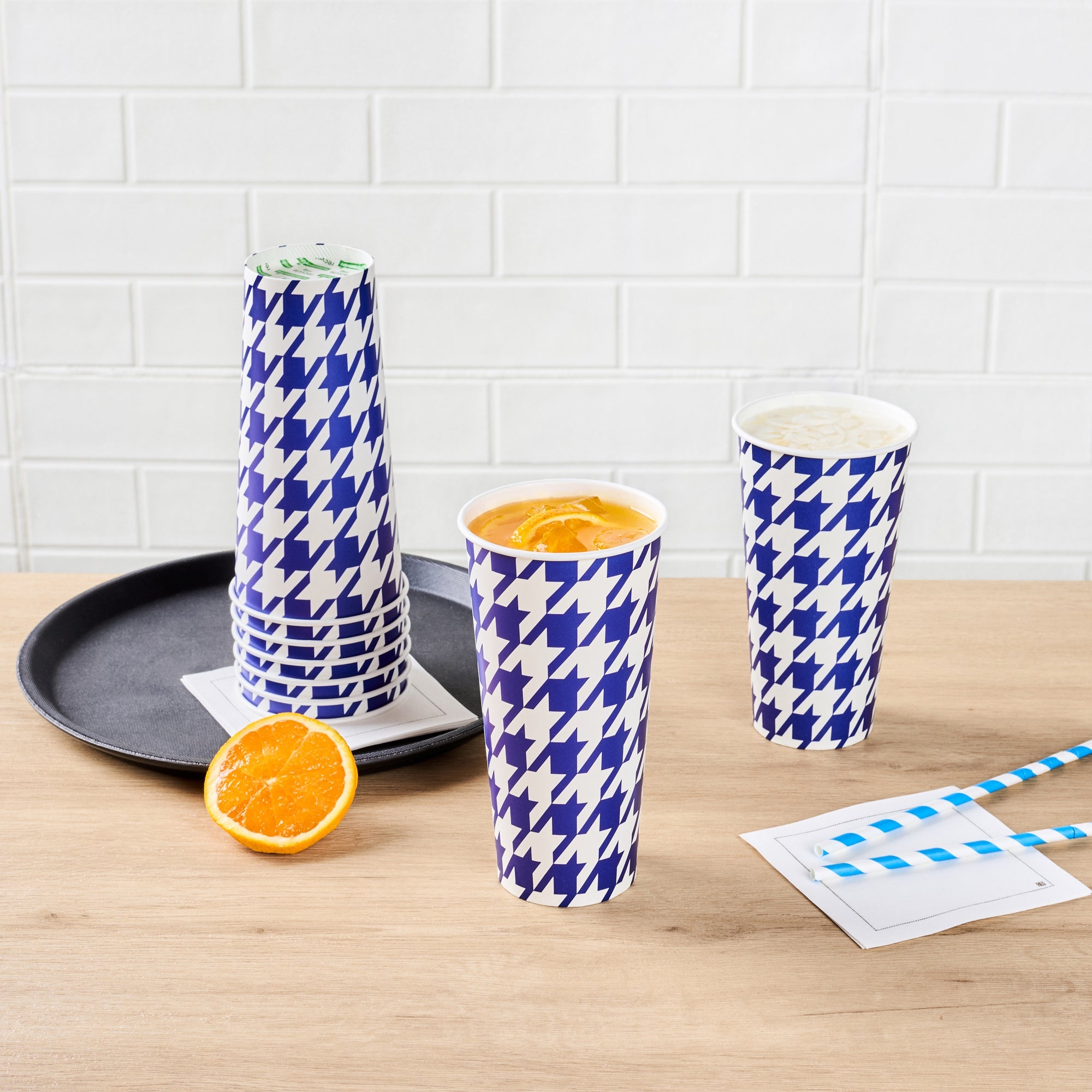 Chef 101 22 oz Round Blue Houndstooth Paper Cold Cup - 3 1/2" x 3 1/2" x 6 3/4" - 500 count box
