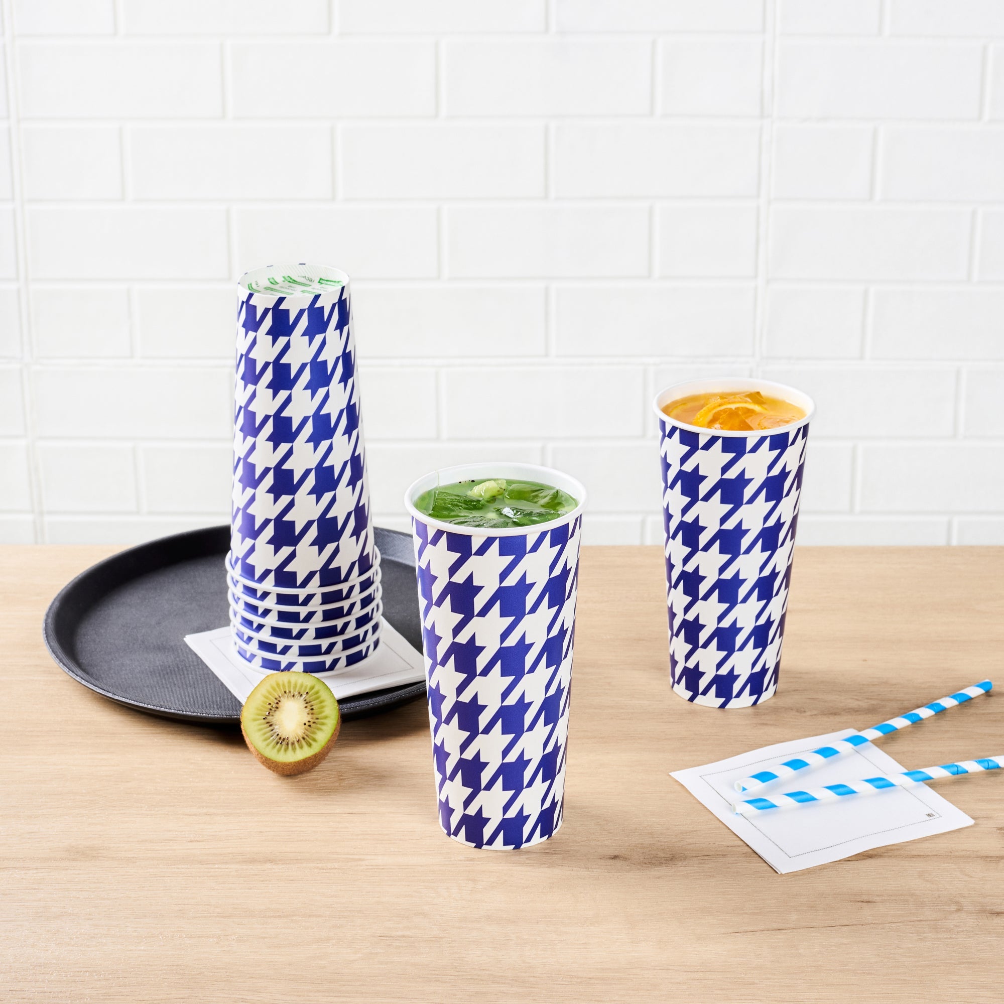 Chef 101 24 oz Round Blue Houndstooth Paper Cold Cup - 3 1/2" x 3 1/2" x 7" - 25 count box