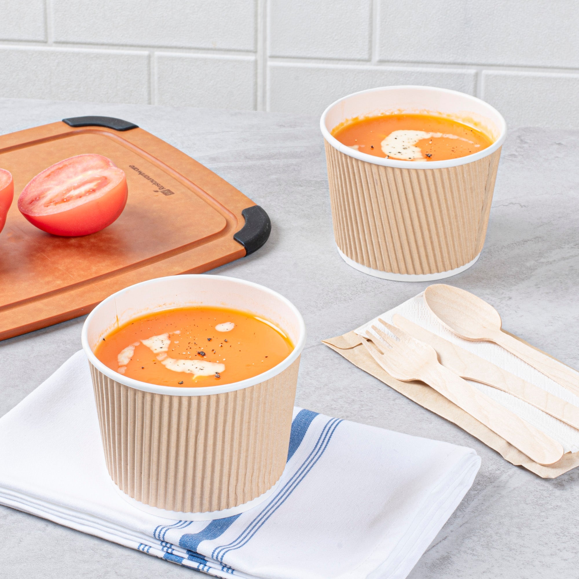 Bio Tek 18 oz Round Kraft PE Lined Paper Soup Container - Ripple Wall - 3 1/2" x 3 1/2" x 3 1/4" - 200 count box
