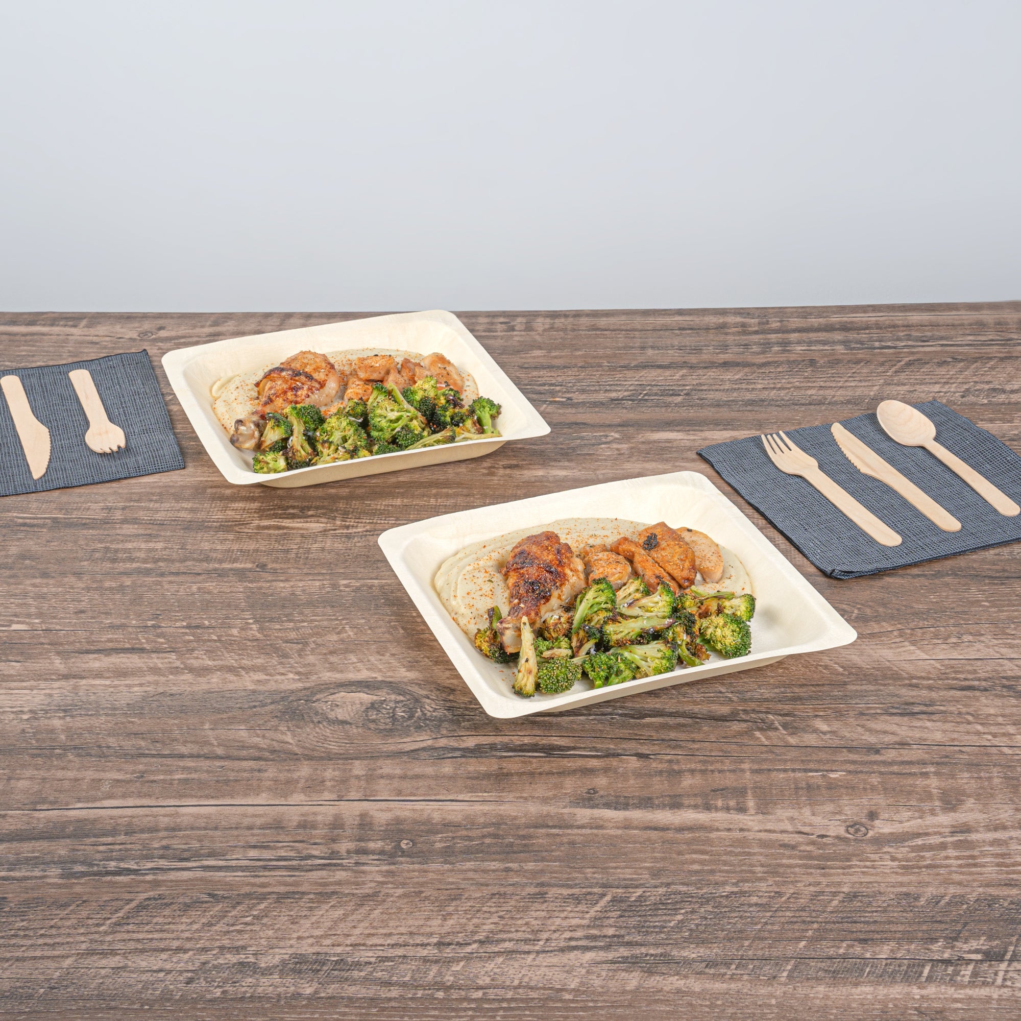 Taipei Square Natural Poplar Plate - 9'' x 9'' x 1'' - 200 count box