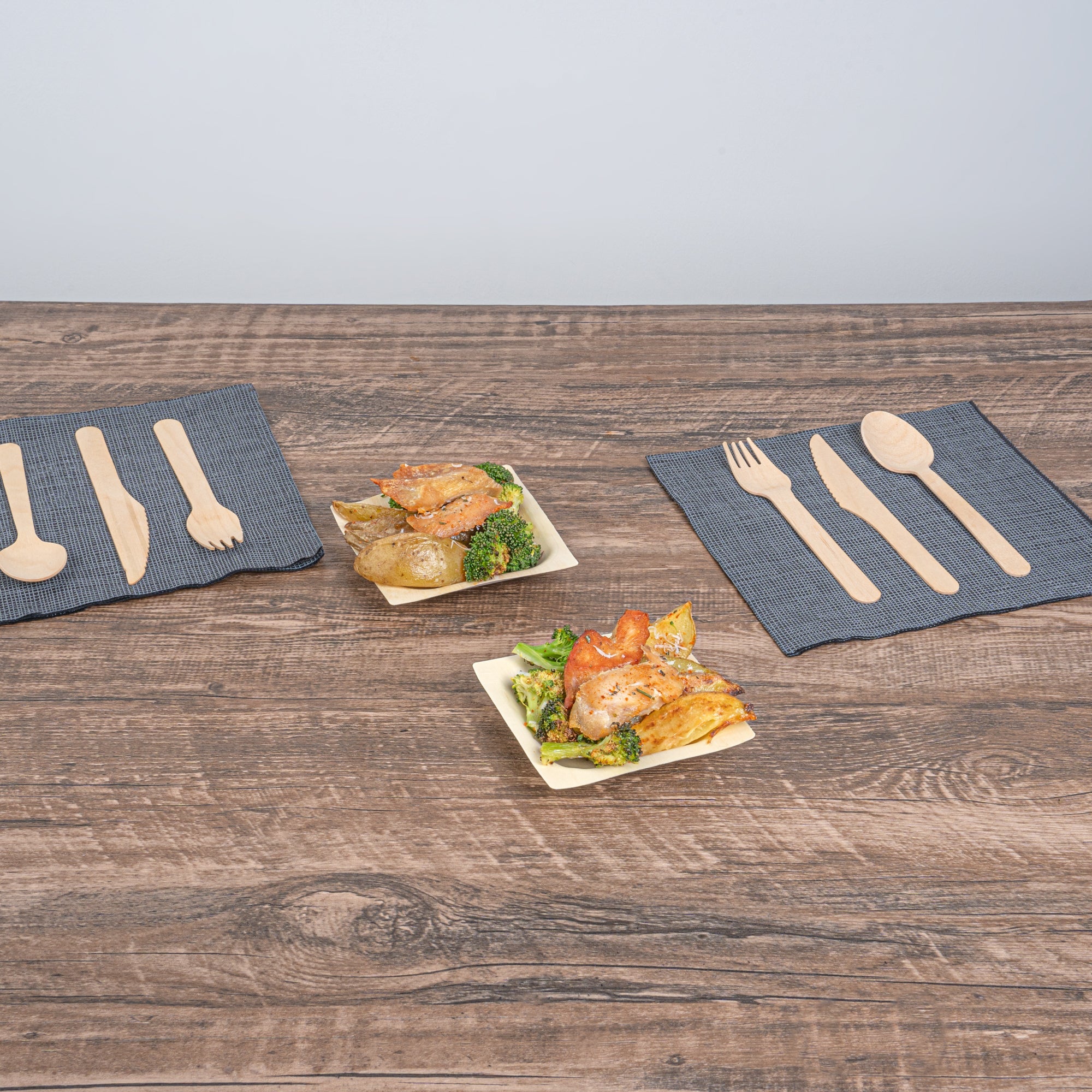 Taipei Square Natural Poplar Plate - 4'' x 4'' - 50 count box