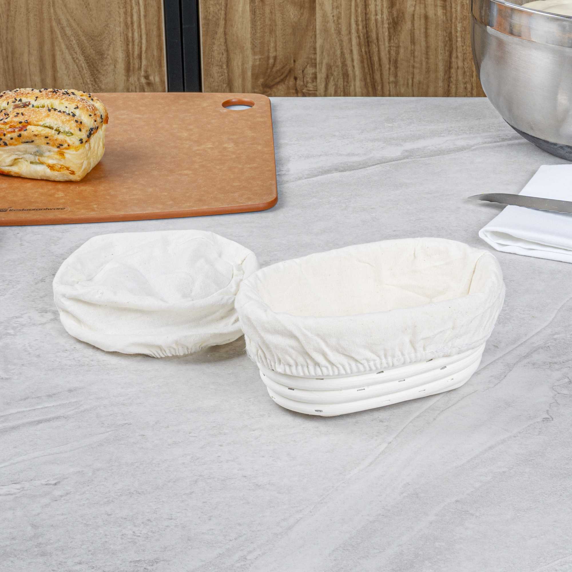 Pastry Tek Rattan Oval Natural Banneton Proofing Basket - with 2 Cotton Liners - 6 3/4" x 4 3/4" x 3 1/4" - 10 count box