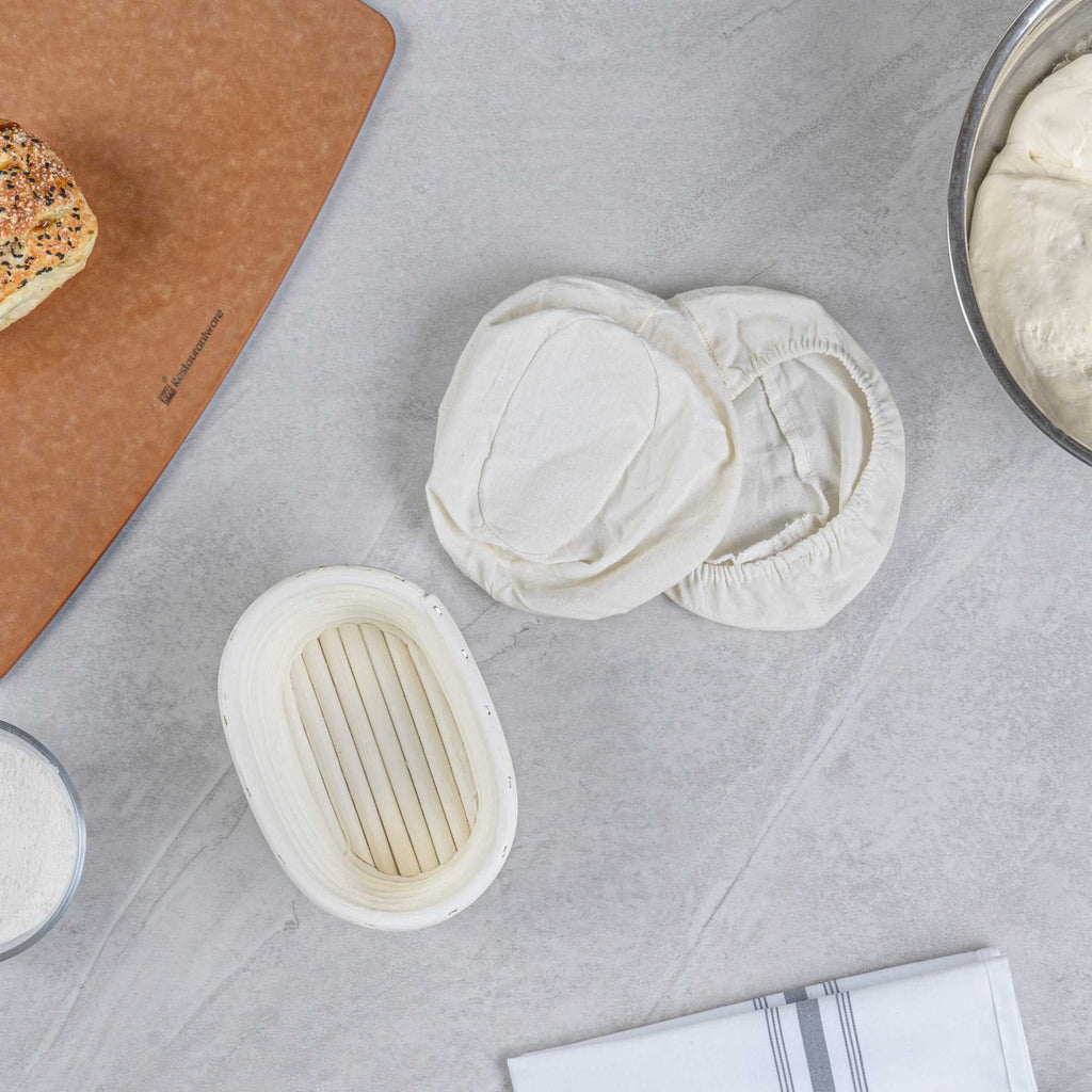 Pastry Tek Rattan Oval Natural Banneton Proofing Basket - with 2 Cotton Liners - 6 3/4" x 4 3/4" x 3 1/4" - 10 count box