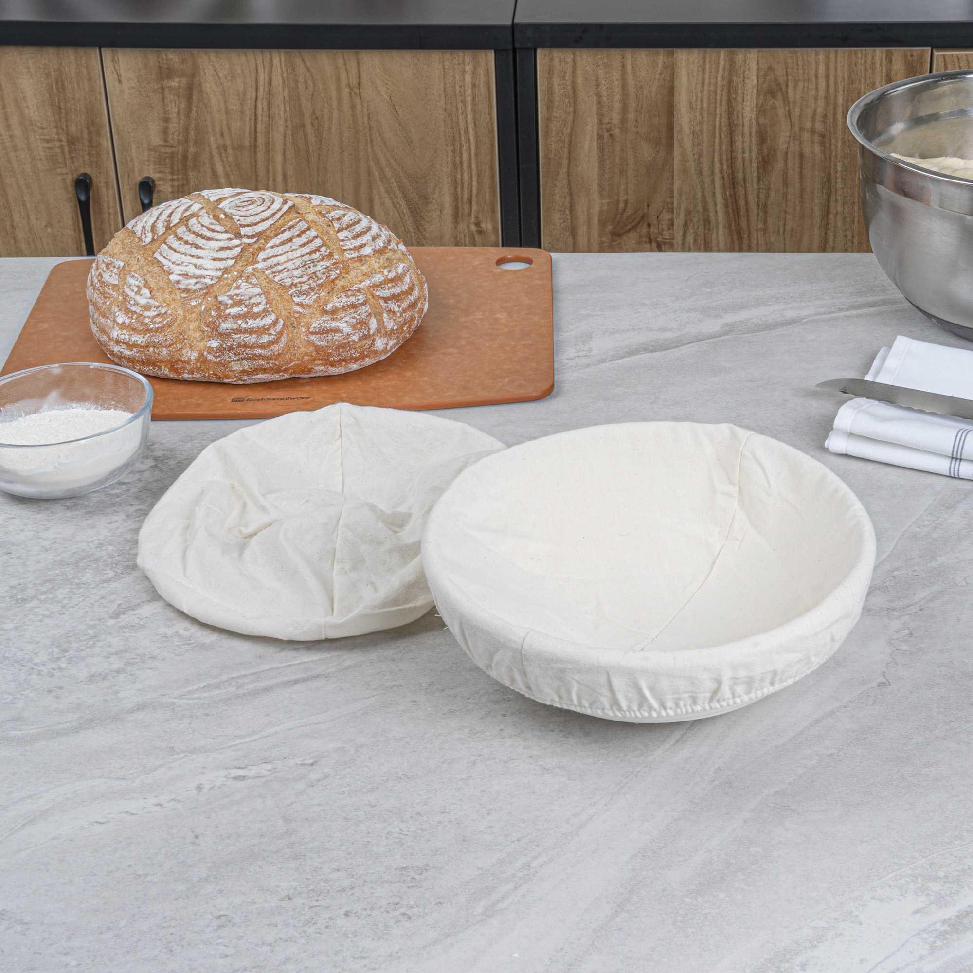 Pastry Tek Rattan Round Natural Banneton Proofing Basket - with 2 Cotton Liners - 9" x 9" x 3 1/4" - 1 count box