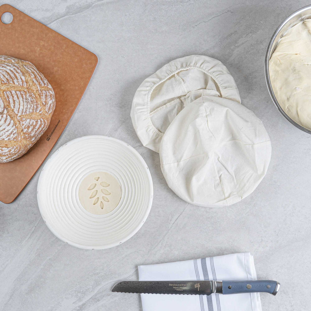 Pastry Tek Rattan Round Natural Banneton Proofing Basket - with 2 Cotton Liners - 9" x 9" x 3 1/4" - 1 count box