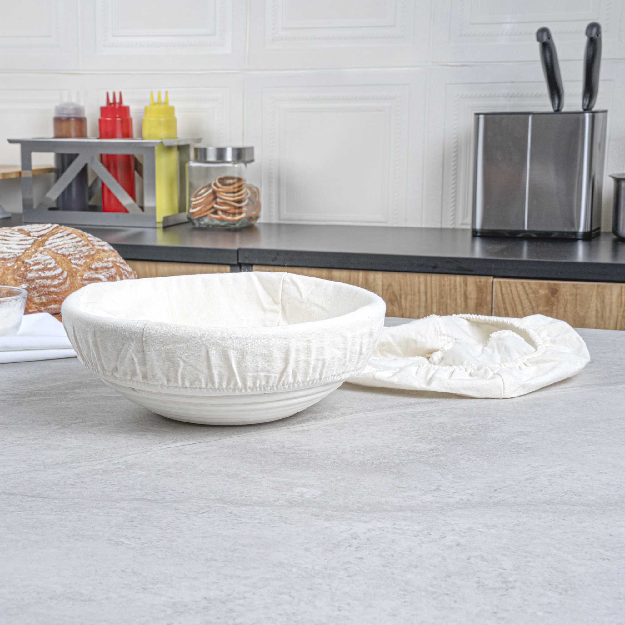 Pastry Tek Rattan Round Natural Banneton Proofing Basket - with 2 Cotton Liners - 9" x 9" x 3 1/4" - 1 count box