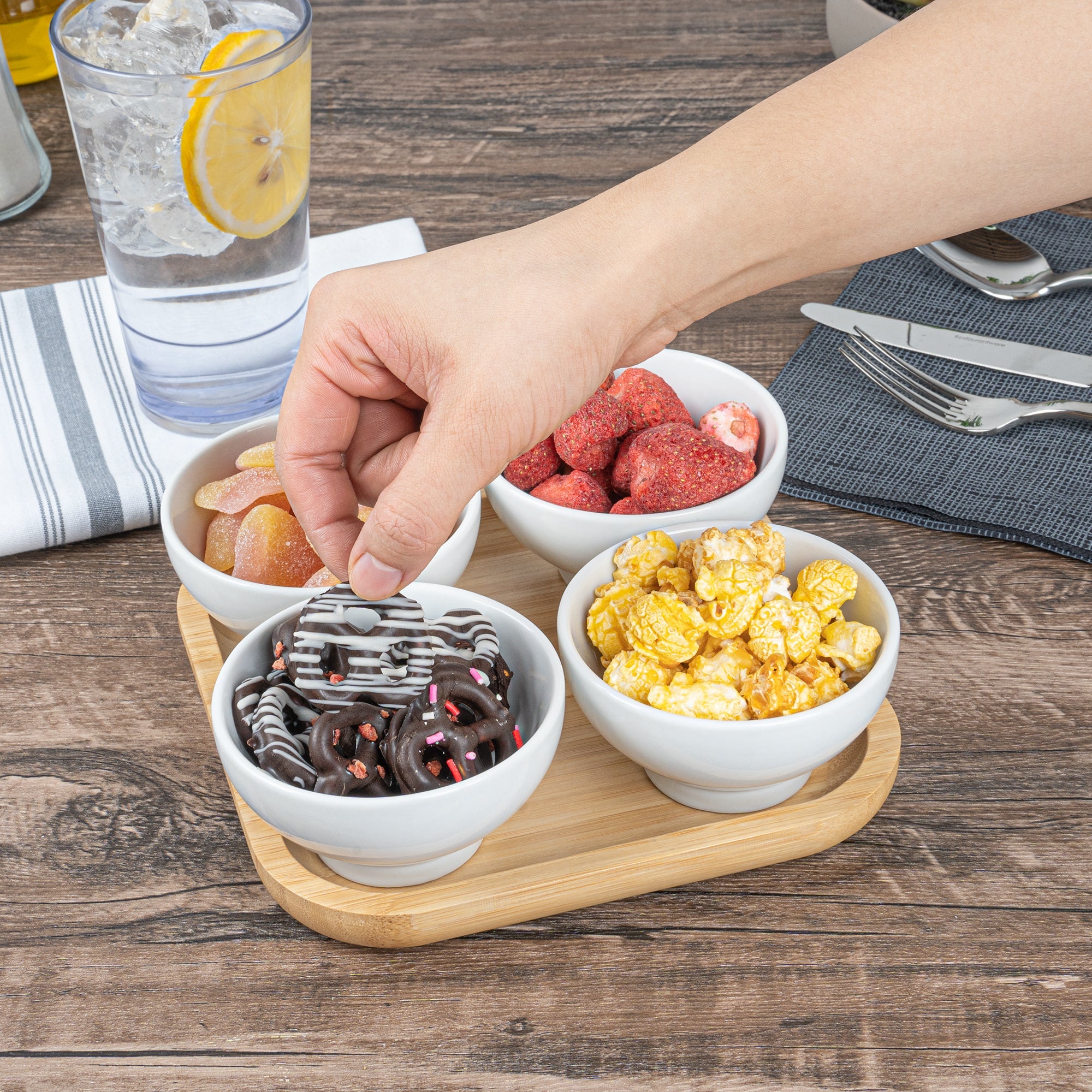 Chef 101 20 oz Rectangle White Porcelain Coppa Bowl Set - 4 Bowls, Bamboo Tray - 7" x 7" x 2 1/4" - 1 count box