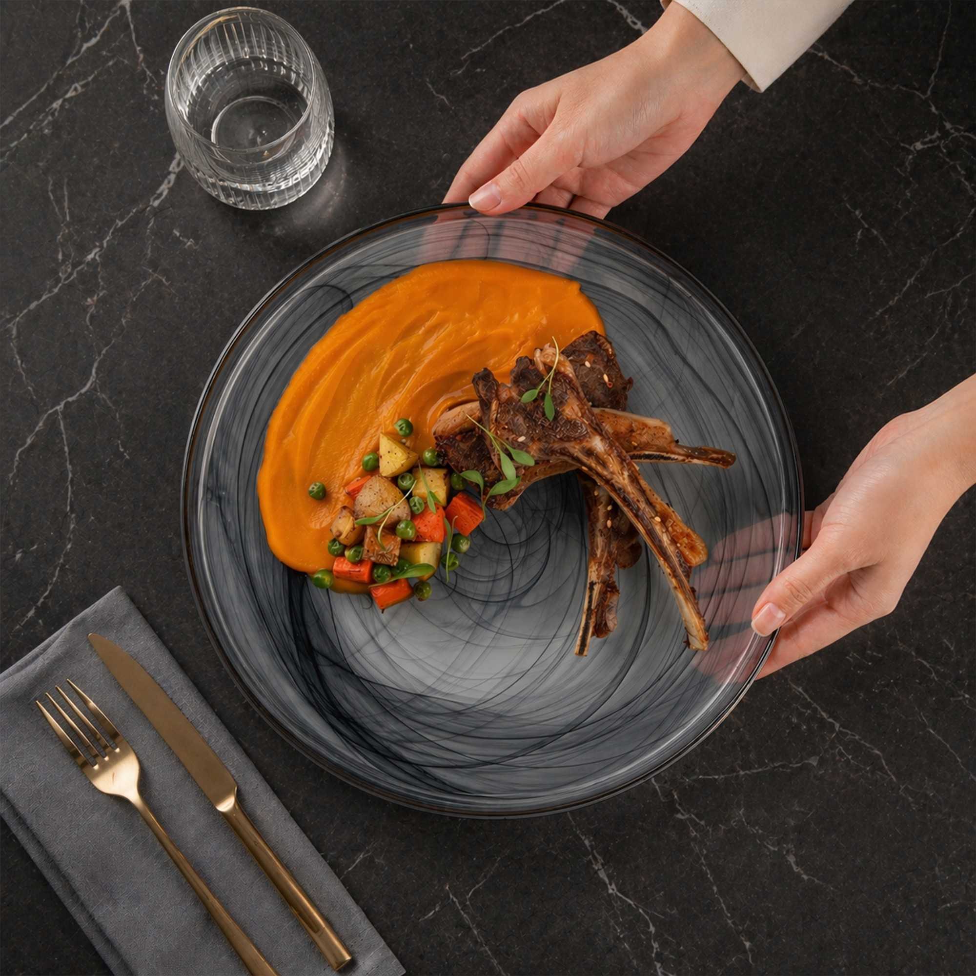Vetri Round Black Glass Alabaster Plate - 11" x 11" x 1 1/4" - 6 count box
