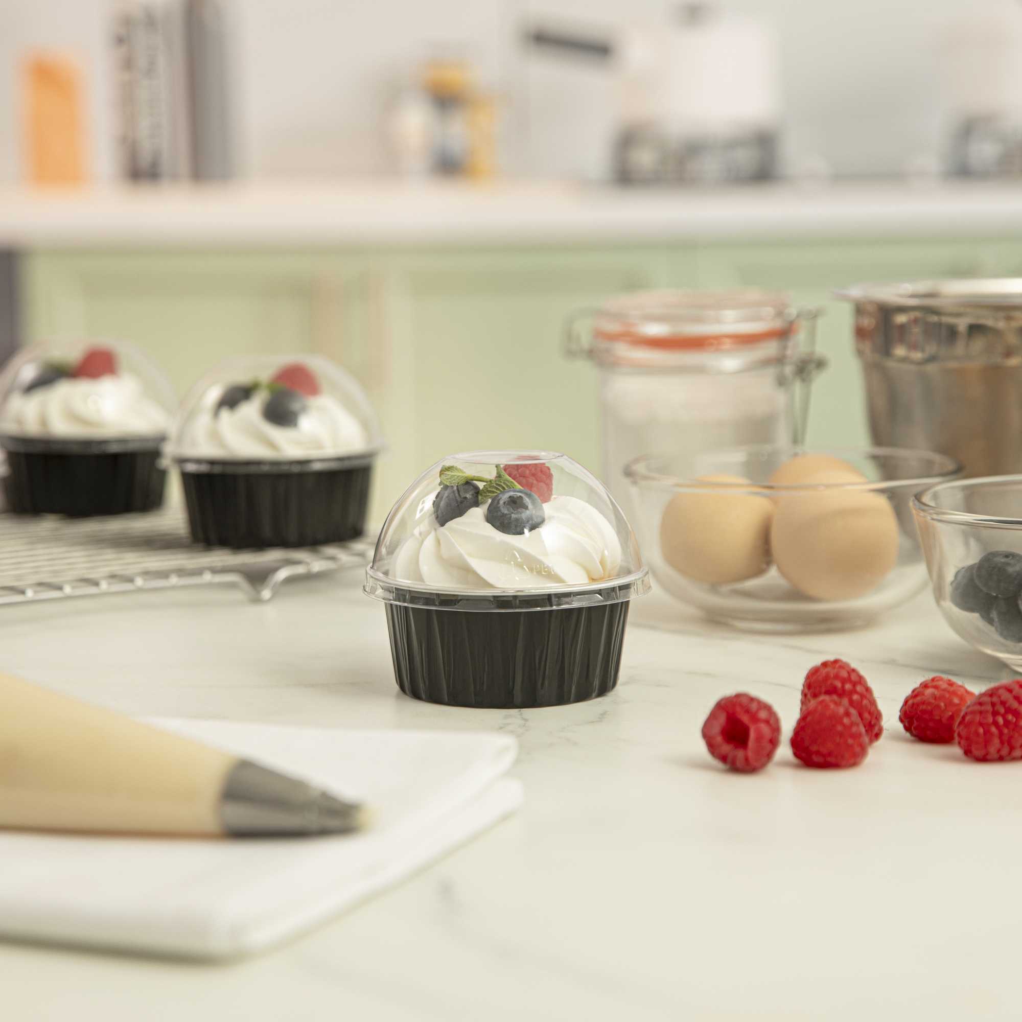 Pastry Tek 4 oz Round Black Aluminum Baking Cup - with Plastic Dome Lid - 3 1/4" x 3 1/4" x 1 1/2" - 100 count box