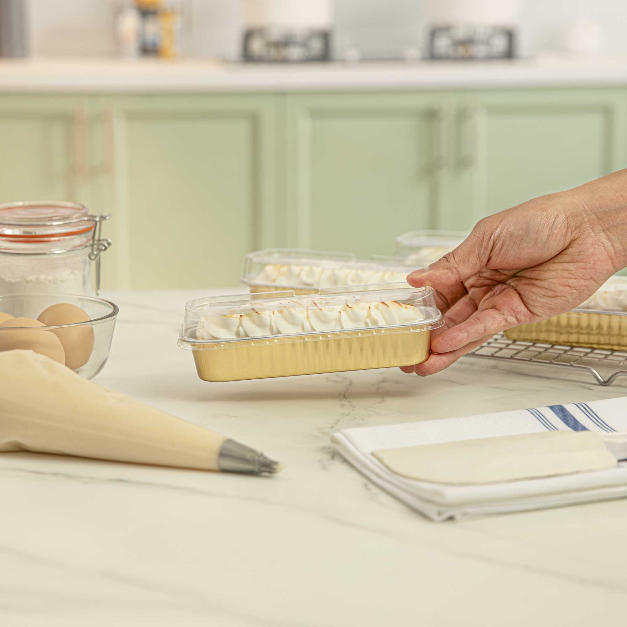 7 oz Rectangle Gold Aluminum Baking Loaf Pan - with Plastic Dome Lid - 6 1/2" x 2 1/2" x 1 1/4" - 100 count box