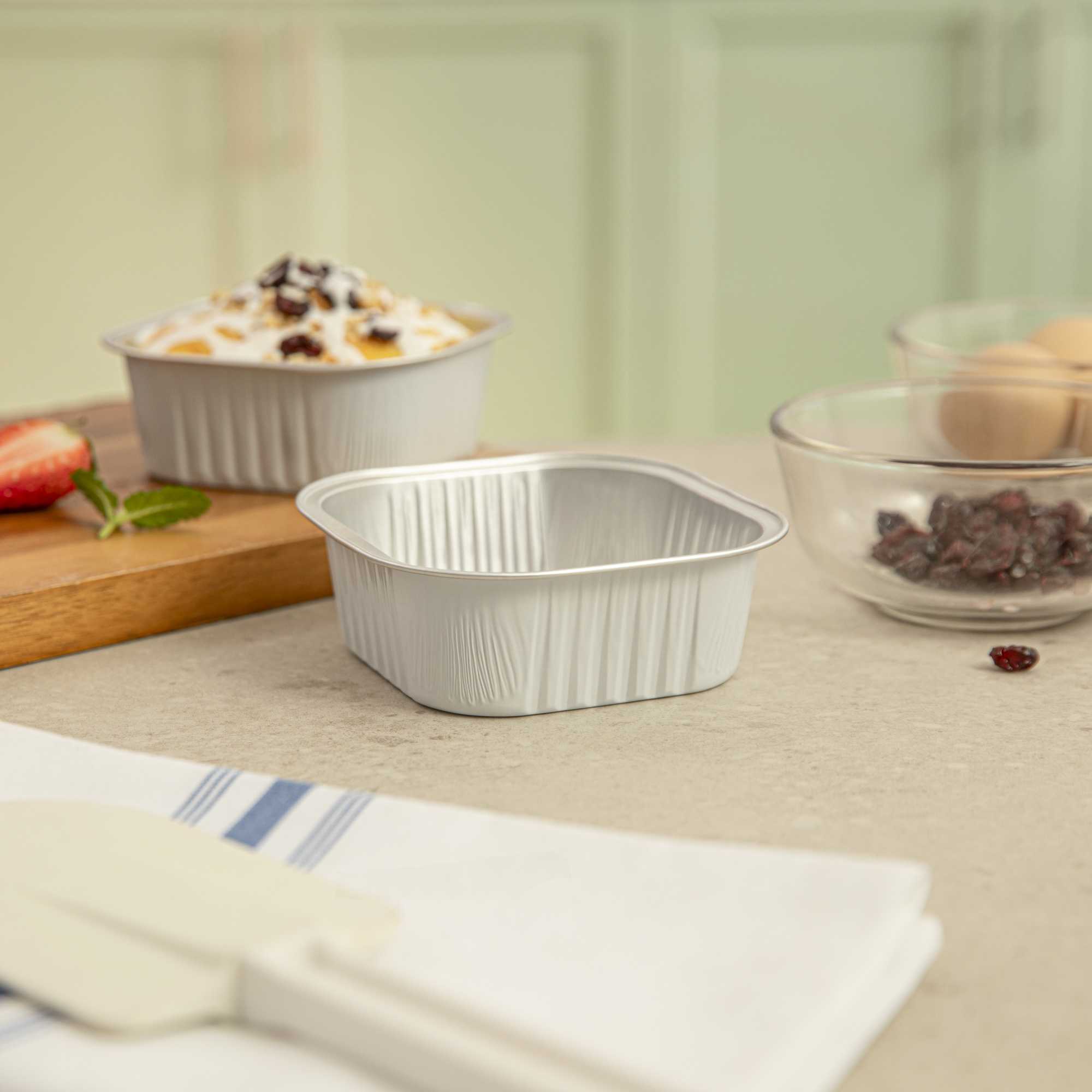 Foil Lux 10 oz Square White Aluminum Baking Cup - 4 1/4" x 4 1/4" x 1 1/2" - 100 count box