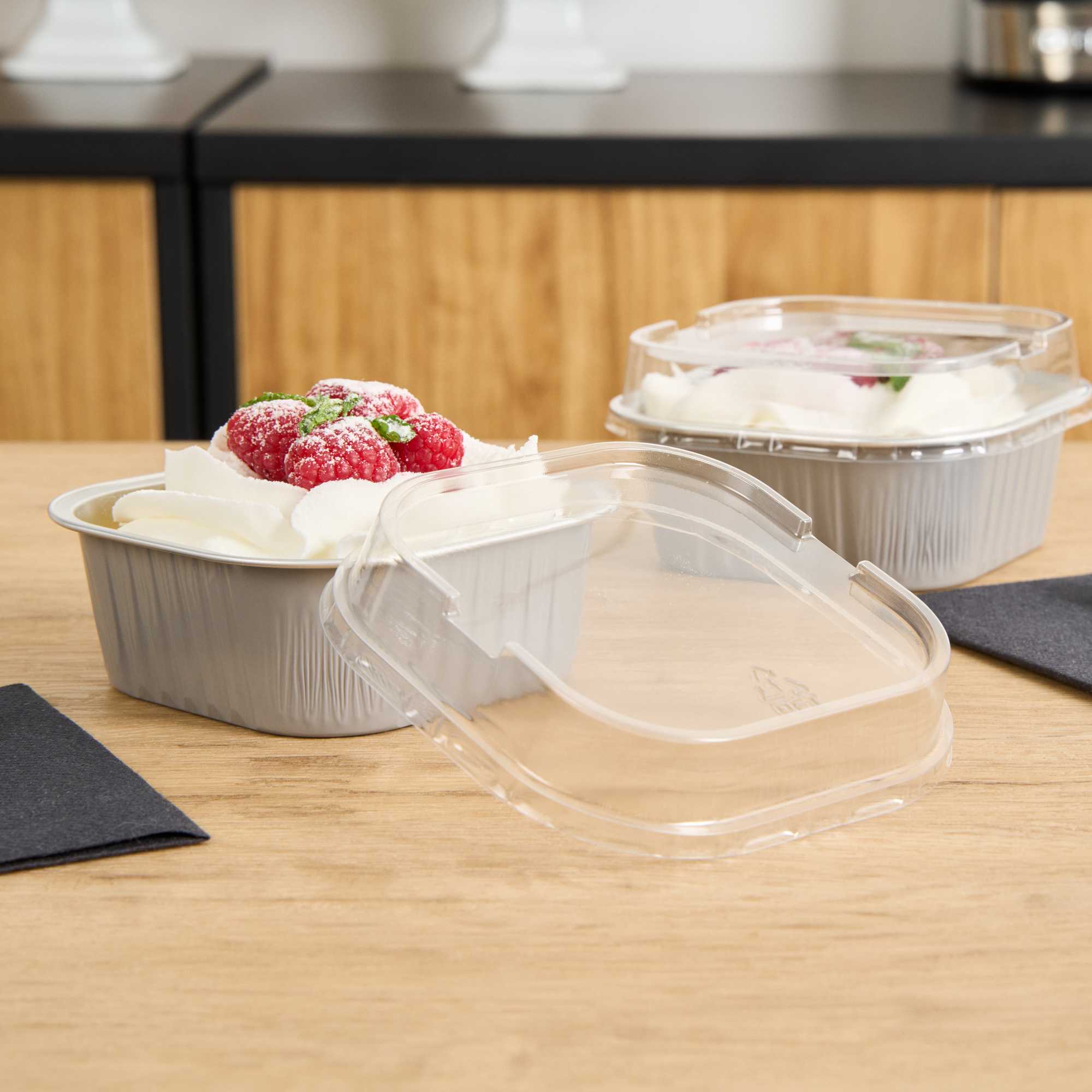 Foil Lux Square Clear Plastic Dome Lid - Fits 10 oz Aluminum Baking Cup - 4 1/2" x 4 1/2" x 1" - 100 count box
