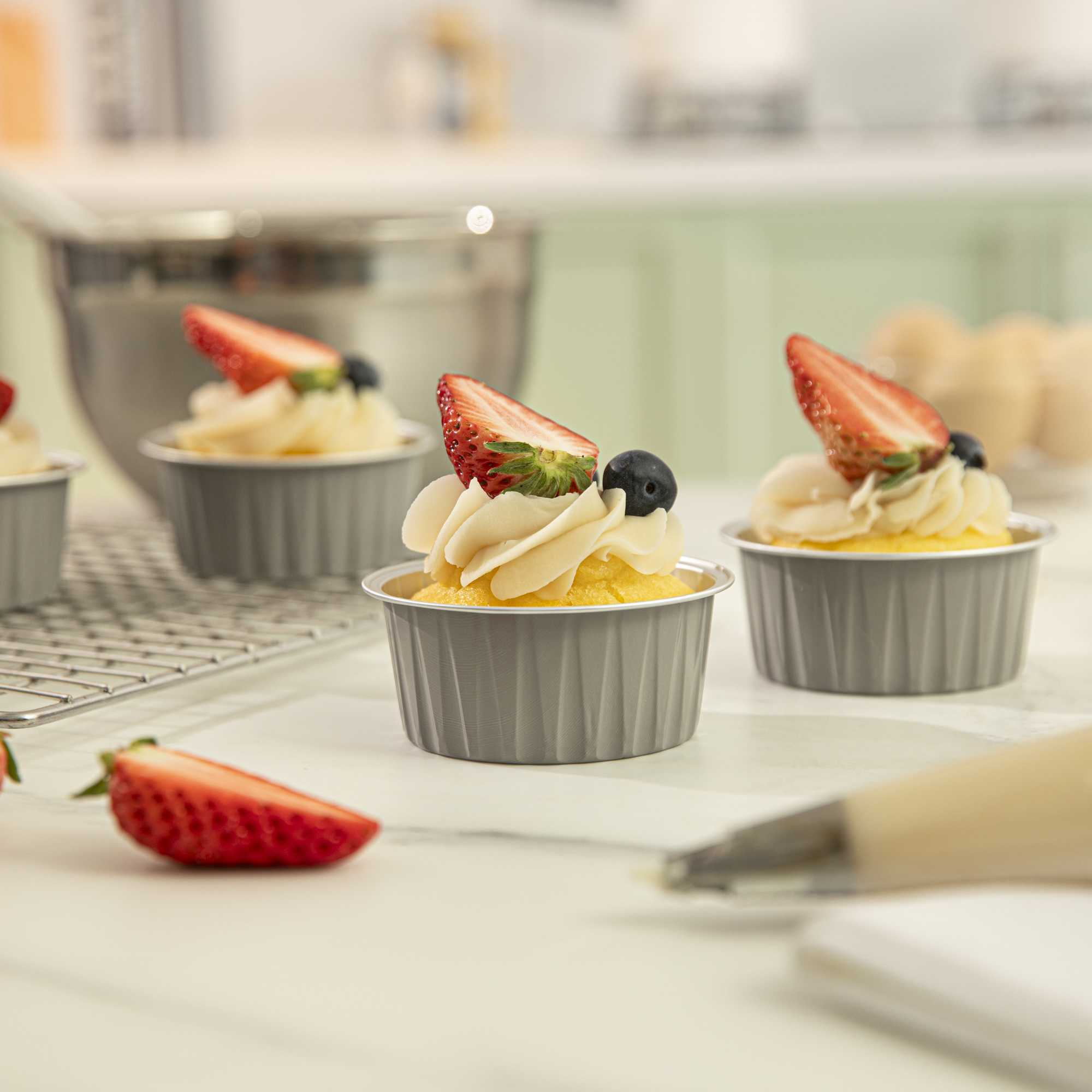Foil Lux 4 oz Round Gray Aluminum Baking Cup - Lids Available - 3 1/4" x 3 1/4" x 1 1/2" - 100 count box