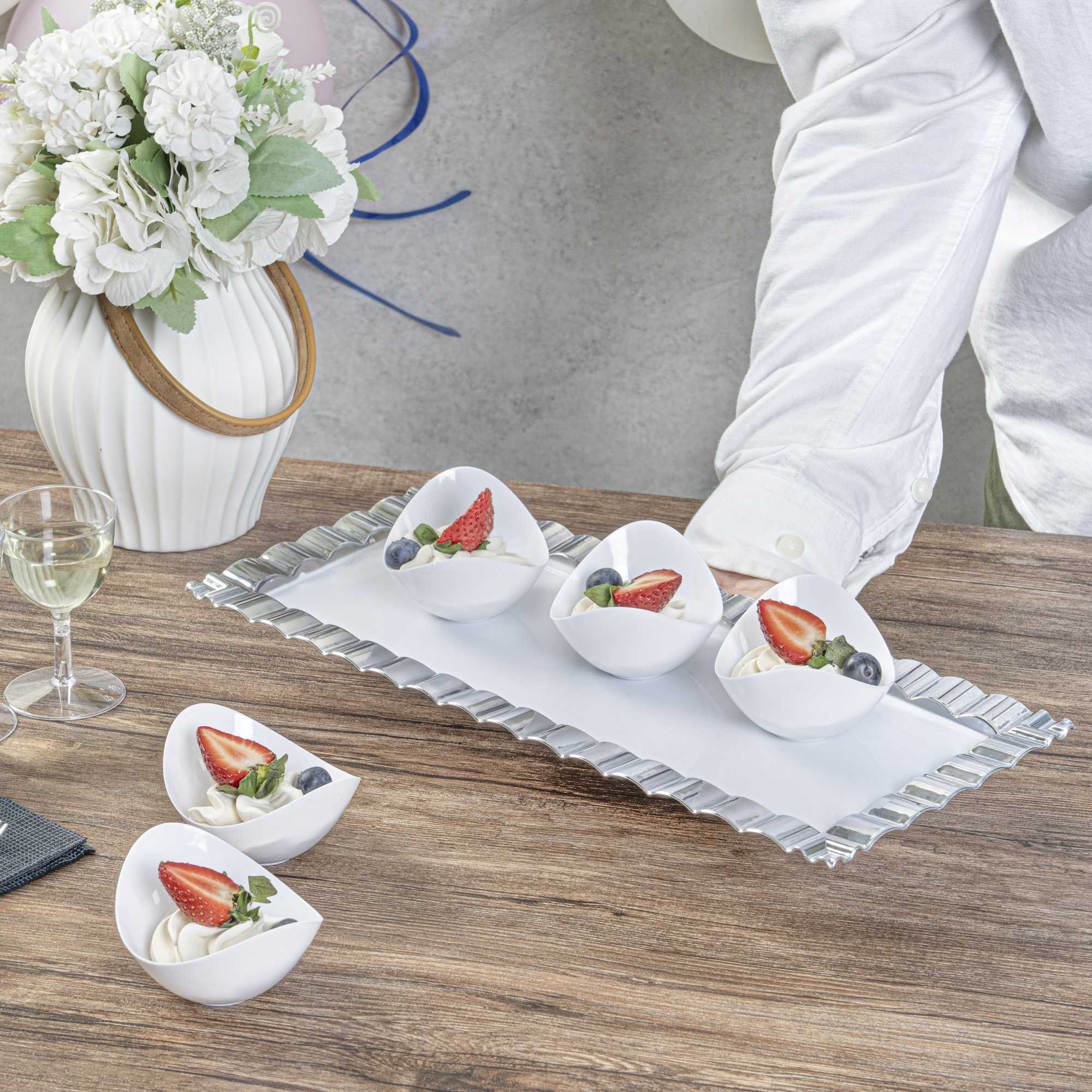 Mini Serve 2 oz Oval White Plastic Alato Tasting Dish - 3 1/2" x 2 3/4" x 1 3/4" - 100 count box