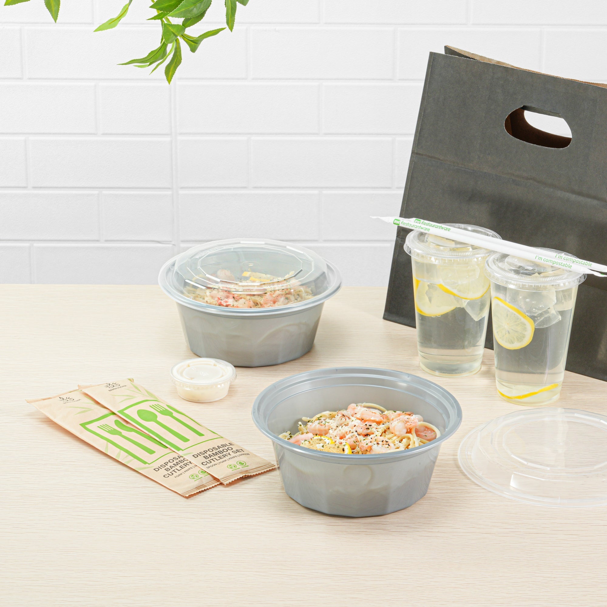 Asporto 32 oz Round Silver Plastic To Go Box - with Clear Lid, Microwavable - 7 1/4" x 7 1/4" x 3" - 100 count box