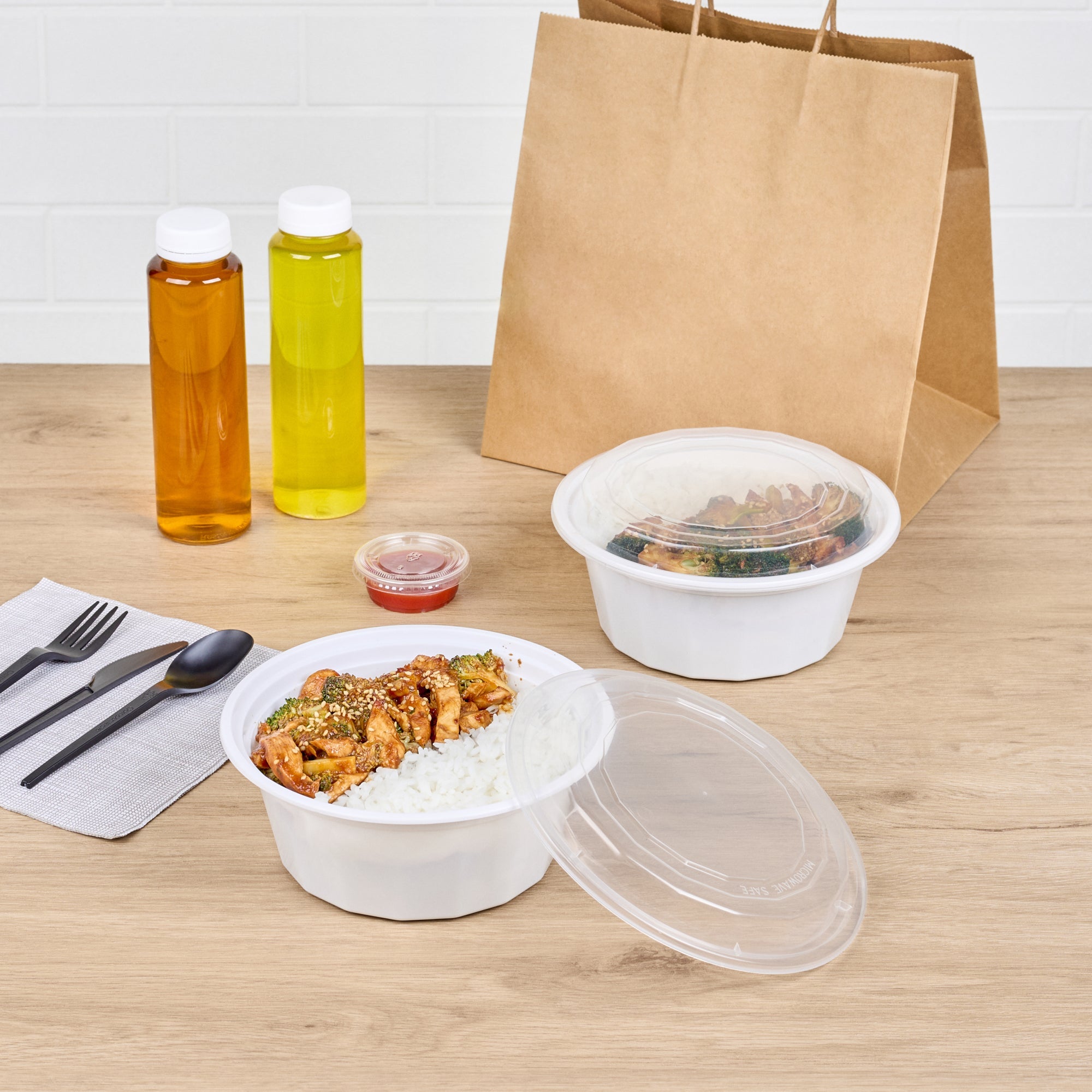 Asporto 32 oz Round White Plastic To Go Box - with Clear Lid, Microwavable - 7 1/4" x 7 1/4" x 3" - 50 count box