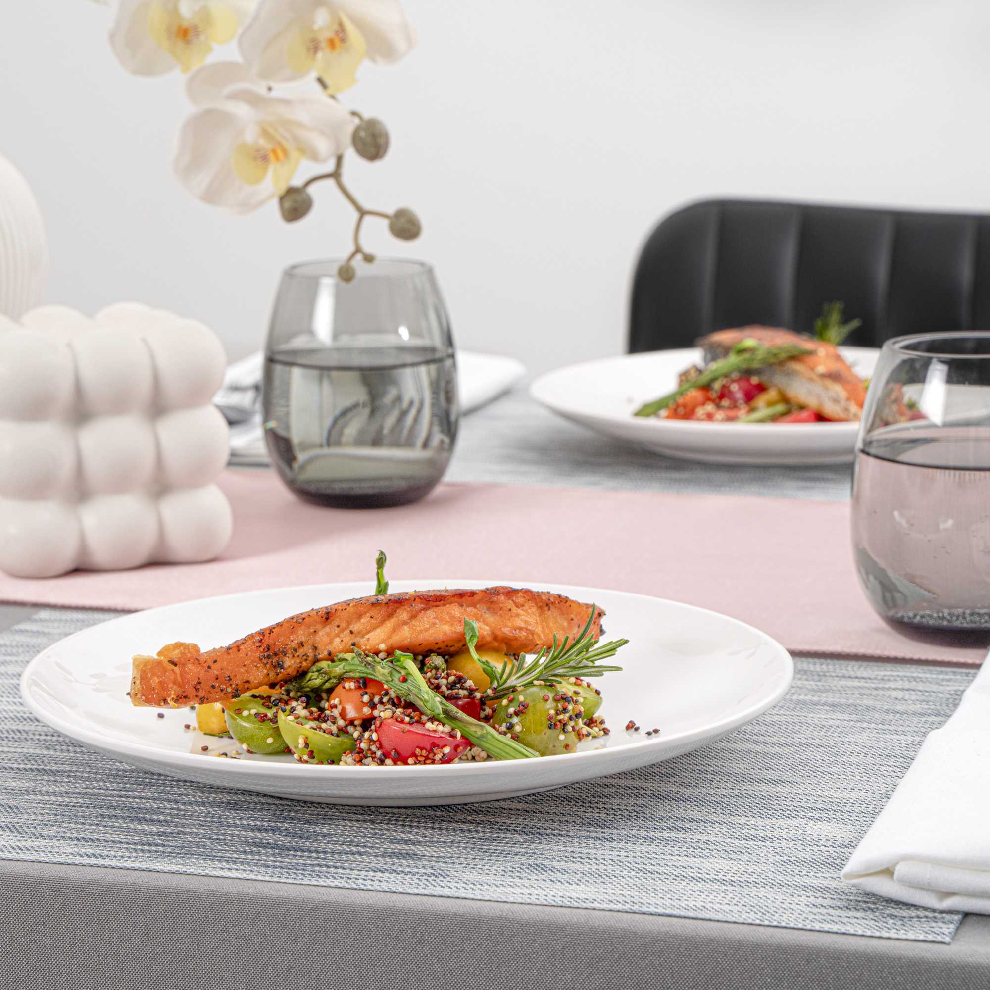 Voga Round White Melamine Large Plate - Classic, Rimless - 10" x 10" x 1" - 10 count box