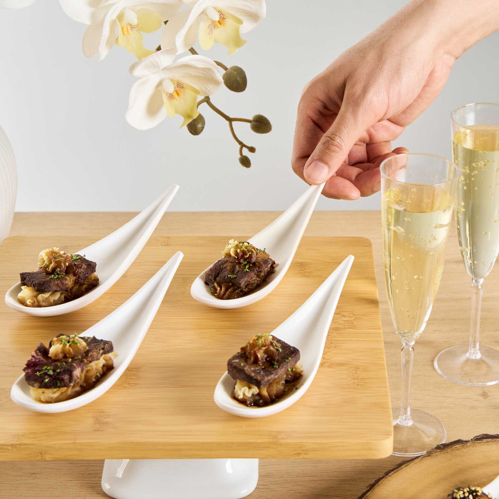 Voga Teardrop White Melamine Tasting Spoon - Japonais, Moderna - 4 1/4" x 1 3/4" x 1 3/4" - 10 count box