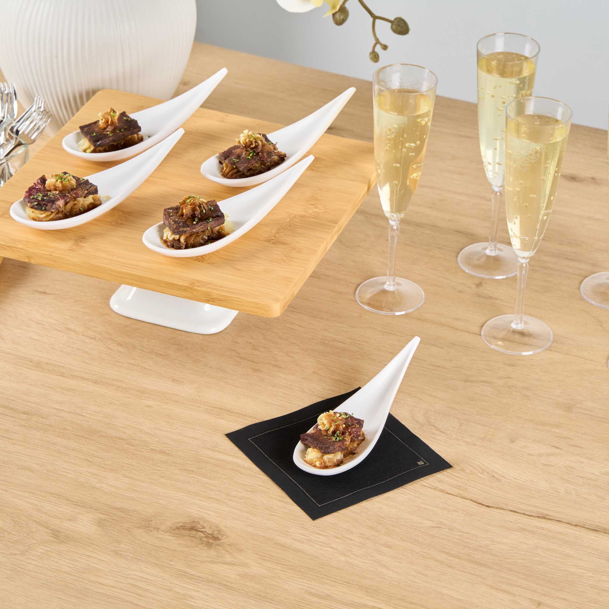Voga Teardrop White Melamine Tasting Spoon - Japonais, Moderna - 4 1/4" x 1 3/4" x 1 3/4" - 10 count box