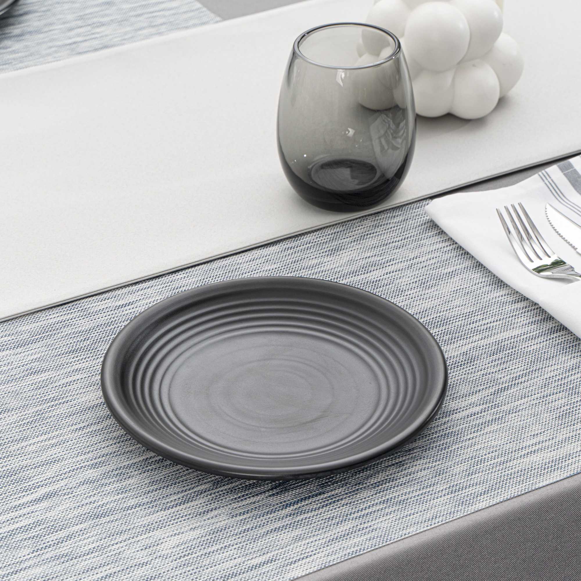 Voga Round Black Melamine Small Plate - Japonais, Black Stone - 8" x 8" x 1" - 10 count box