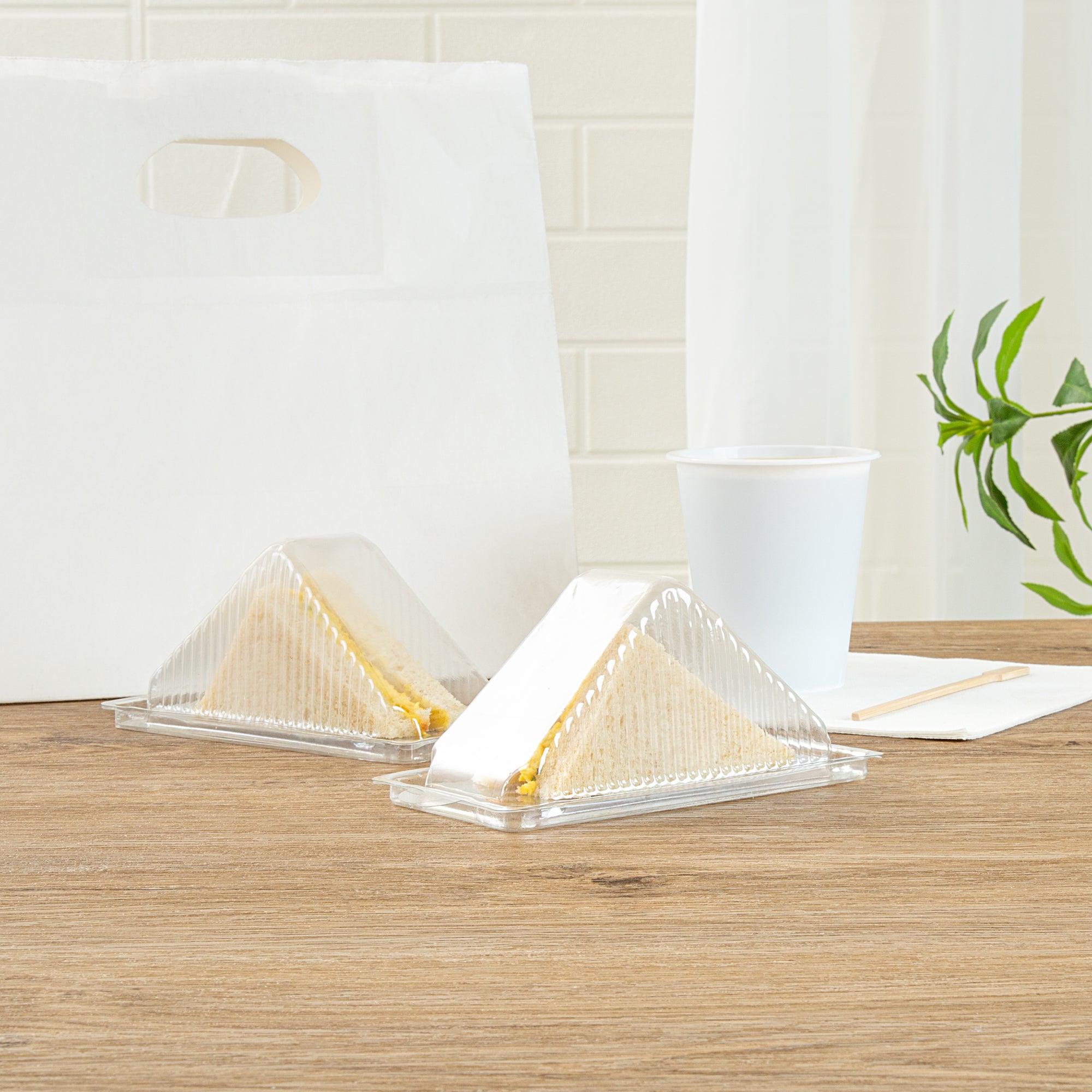 Thermo Tek 10 oz Triangle Clear Plastic Sandwich Container - with Lid - 6 1/4" x 3 1/4" x 3" - 100 count box