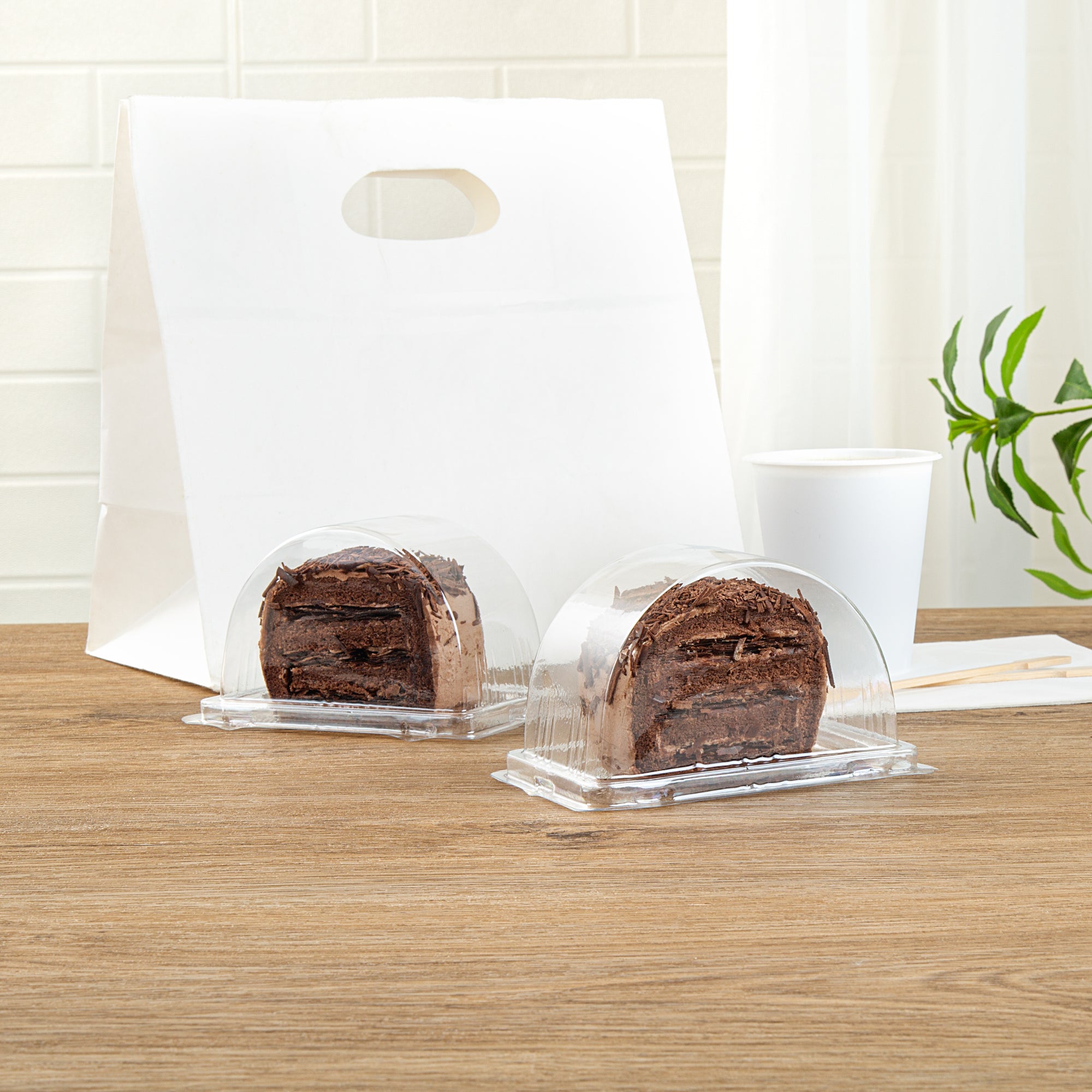 Thermo Tek 13 oz Semicircle Clear Plastic Swiss Roll Cake Box - with Lid - 5 1/2" x 3 1/2" x 3 1/4" - 100 count box