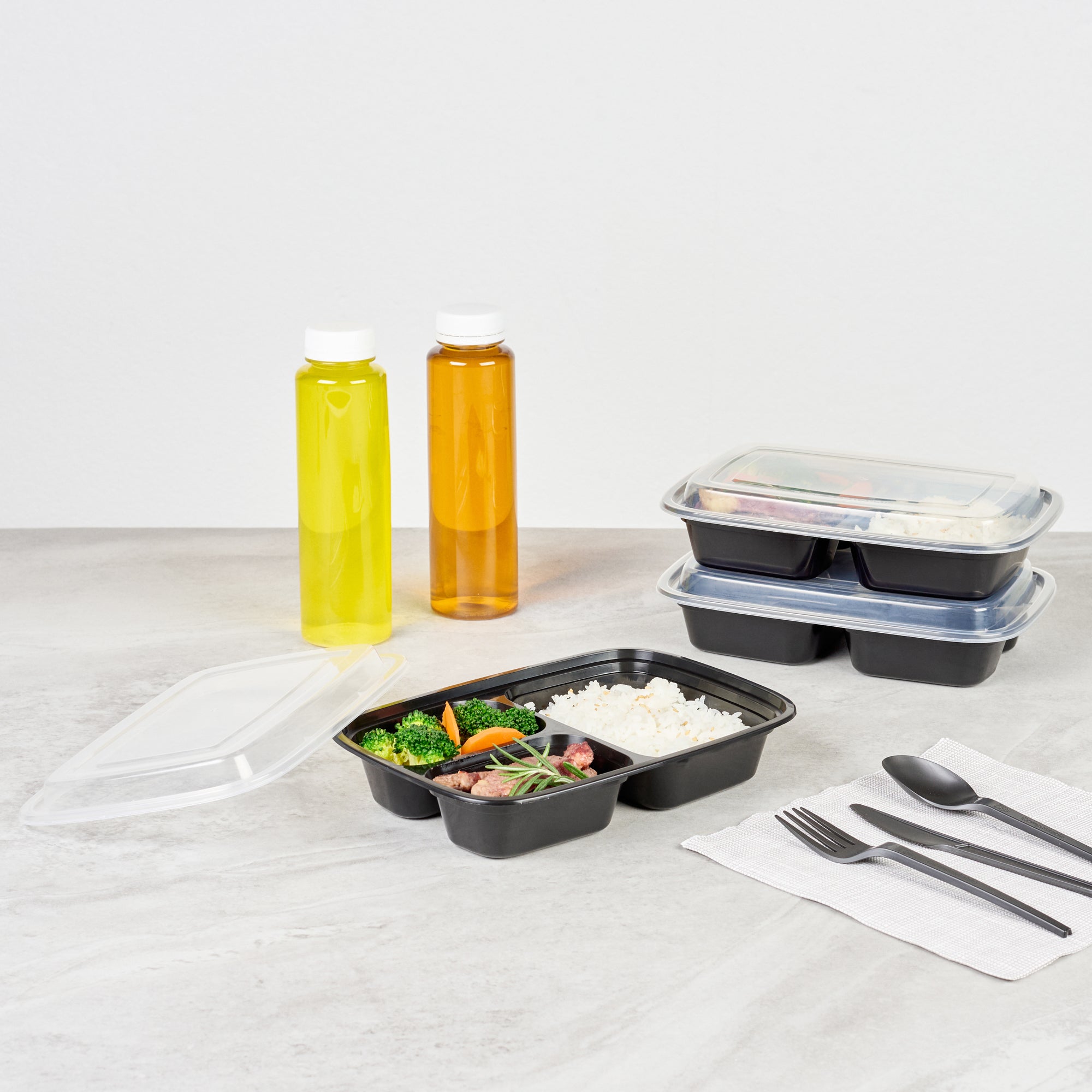Asporto 26 oz Black Plastic 3 Compartment Food Container - with Clear Lid, Microwavable - 8 3/4" x 6" x 1 3/4" - 50 count box