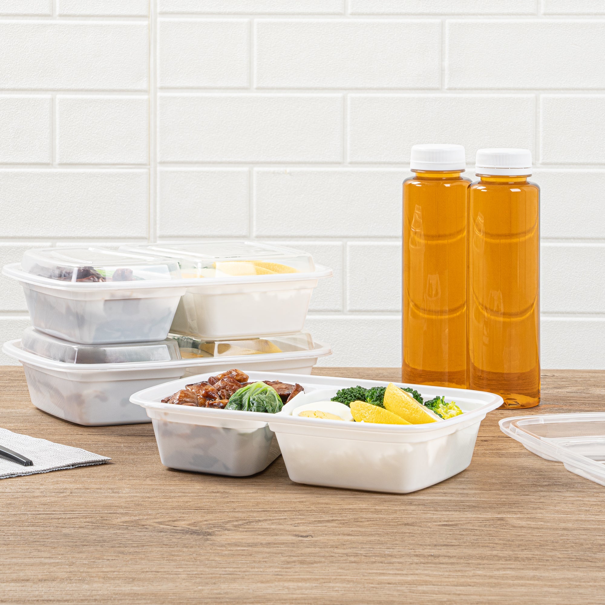 Asporto 32 oz White Plastic 2 Compartment Food Container - with Clear Lid, Microwavable - 8 3/4" x 6" x 2" - 50 count box