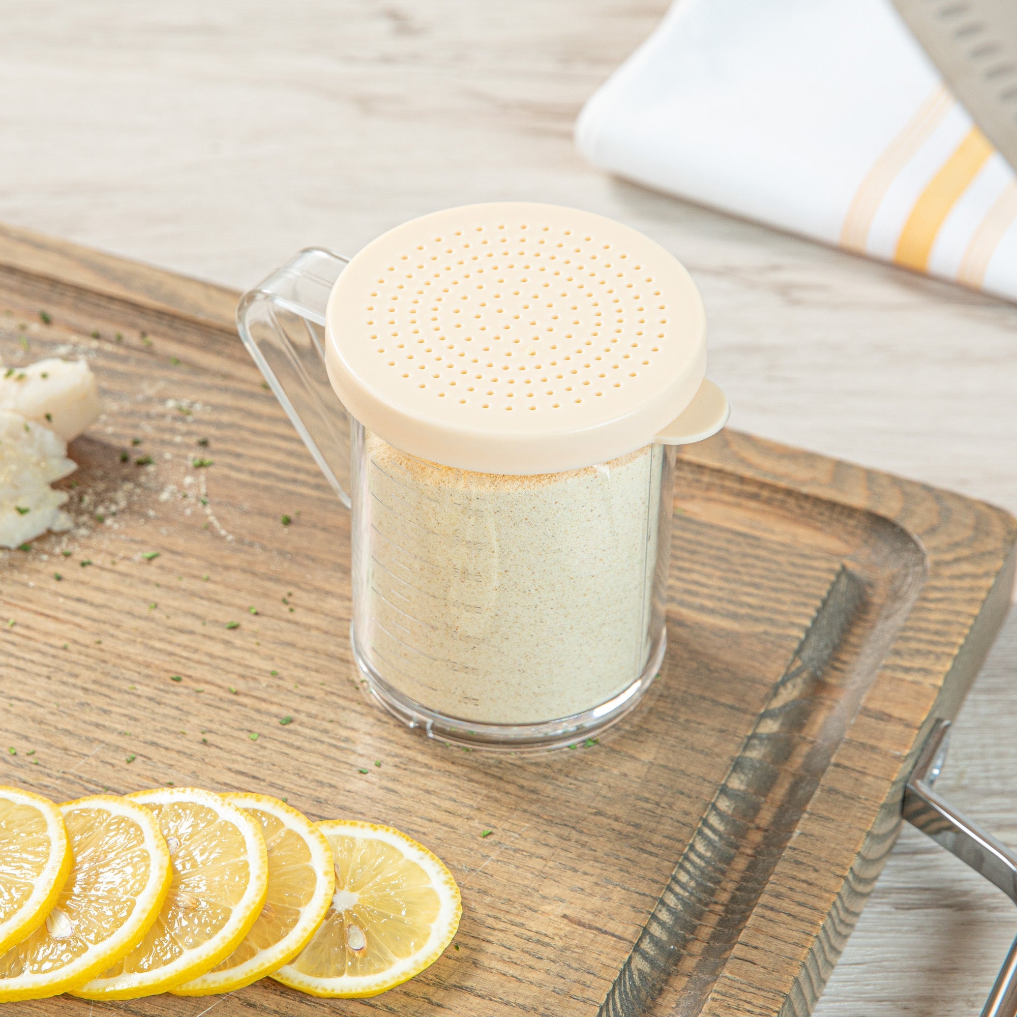 Chef 101 10 oz Clear Polycarbonate Dredge Spice Shaker - with Beige Fine Lid - 4 3/4" x 3 1/4" x 4" - 1 count box