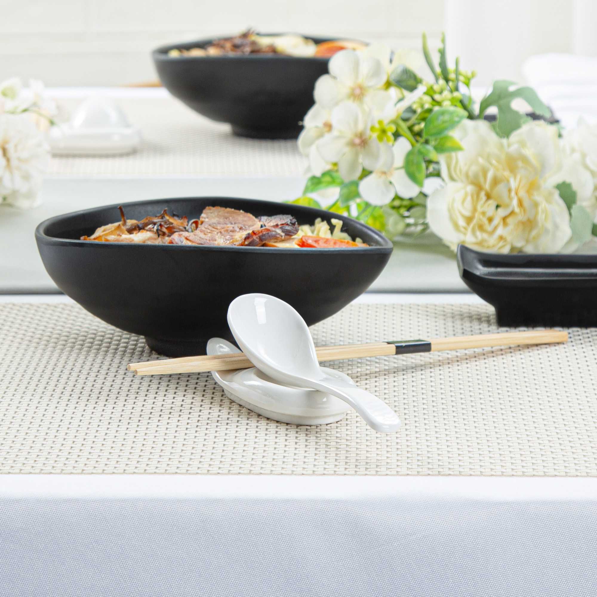 Voga 1 oz White Melamine Chinese Soup Spoon - Classic - 5" x 1 1/2" x 1" - 10 count box