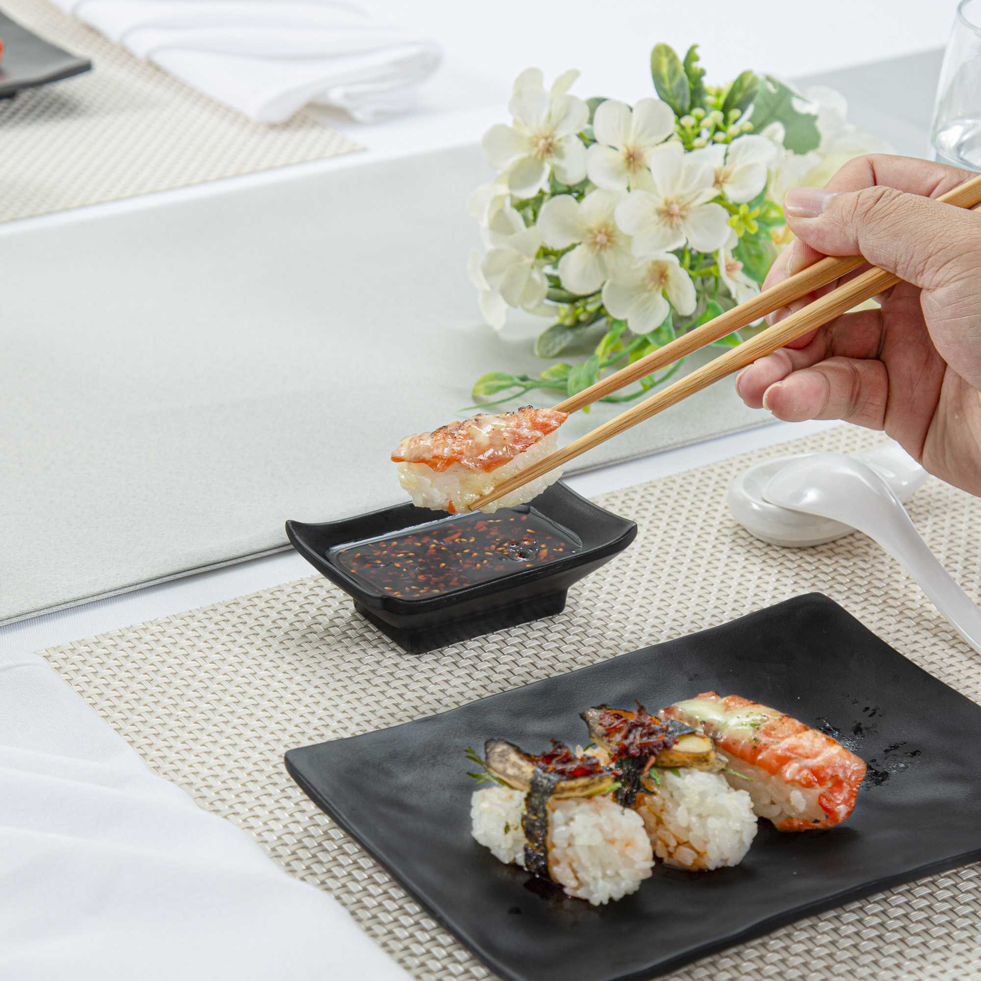 Voga 1 oz Rectangle Black Melamine Sauce Dish - Japonais - 4" x 2 1/2" x 1 1/4" - 10 count box