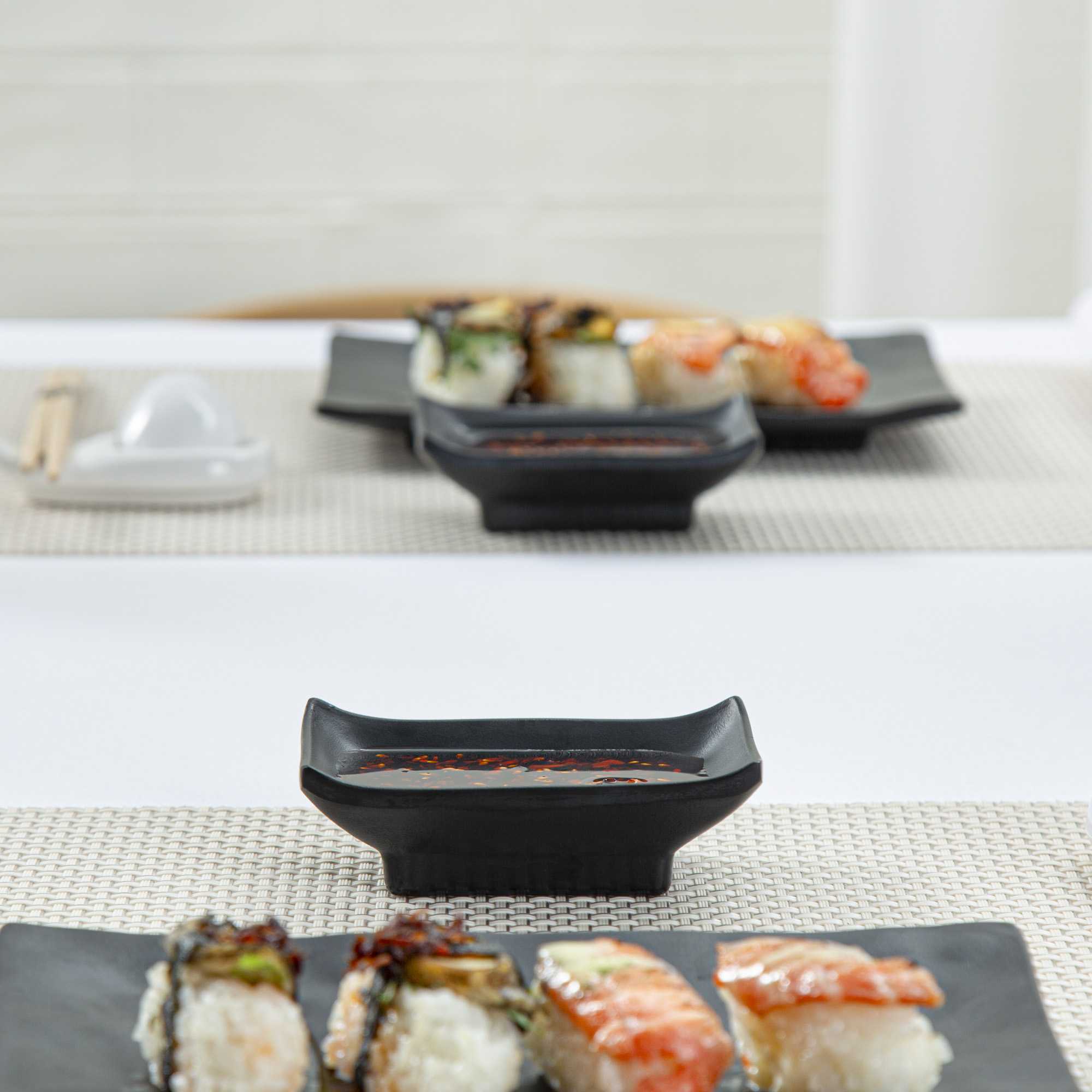 Voga 1 oz Rectangle Black Melamine Sauce Dish - Japonais - 4" x 2 1/2" x 1 1/4" - 10 count box