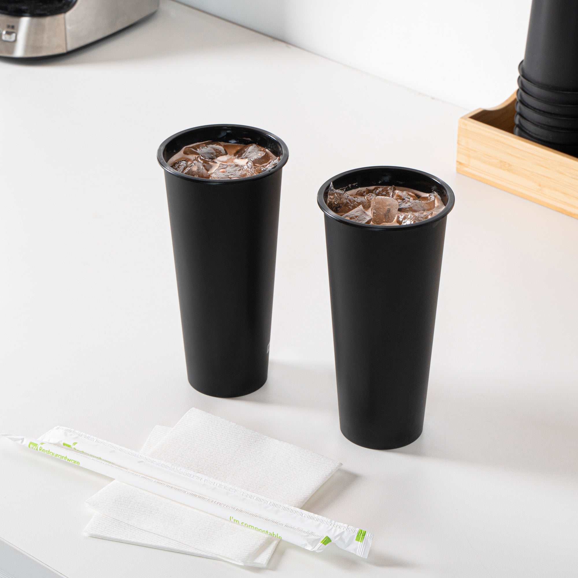 Bev Tek 24 oz Round Matte Black Plastic Hot / Cold Drinking Cup - 3 1/2" x 3 1/2" x 7" - 100 count box