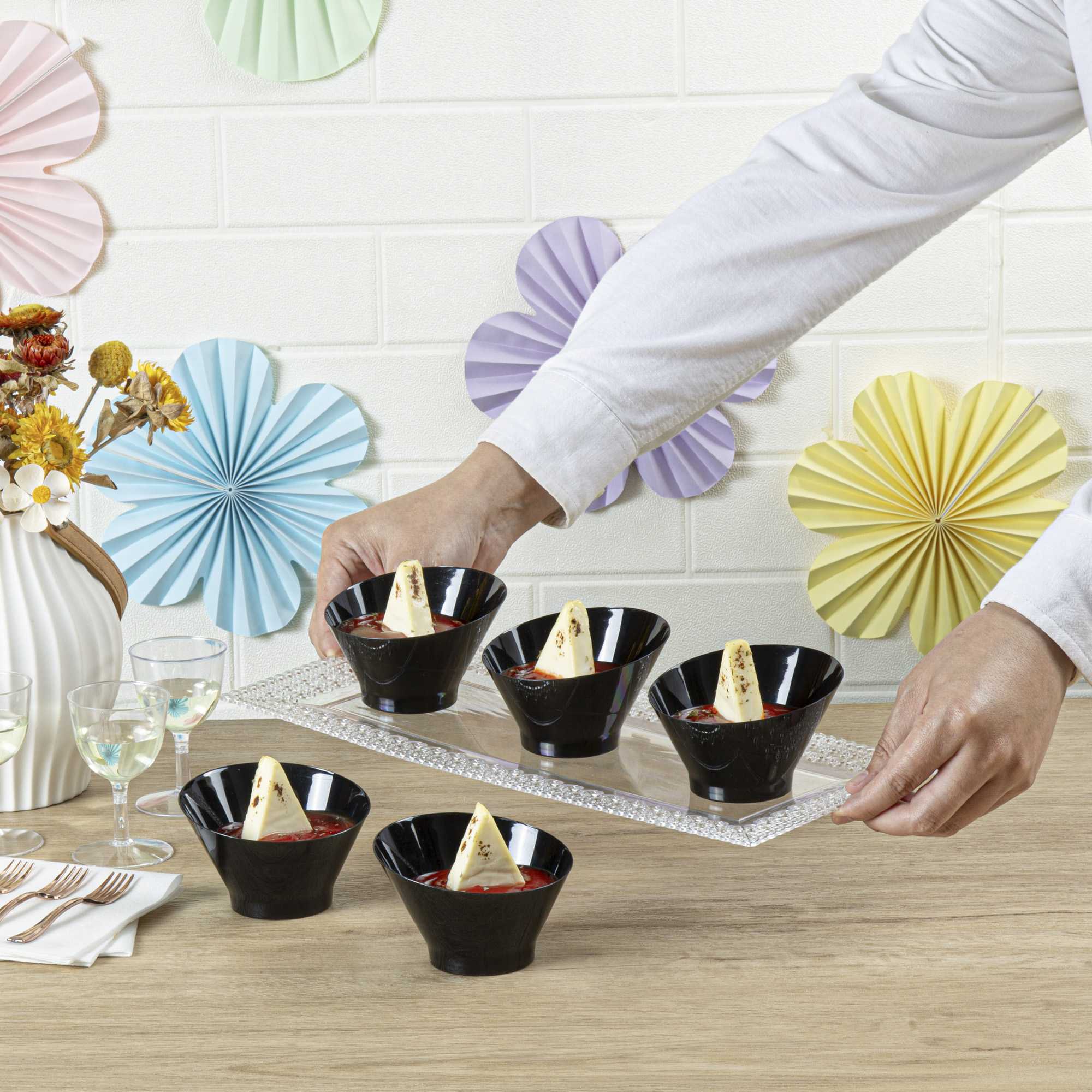 Mini Serve 5 oz Round Black Plastic Small Incline Bowl - 3 3/4" x 3 3/4" x 2 1/2" - 20 count box